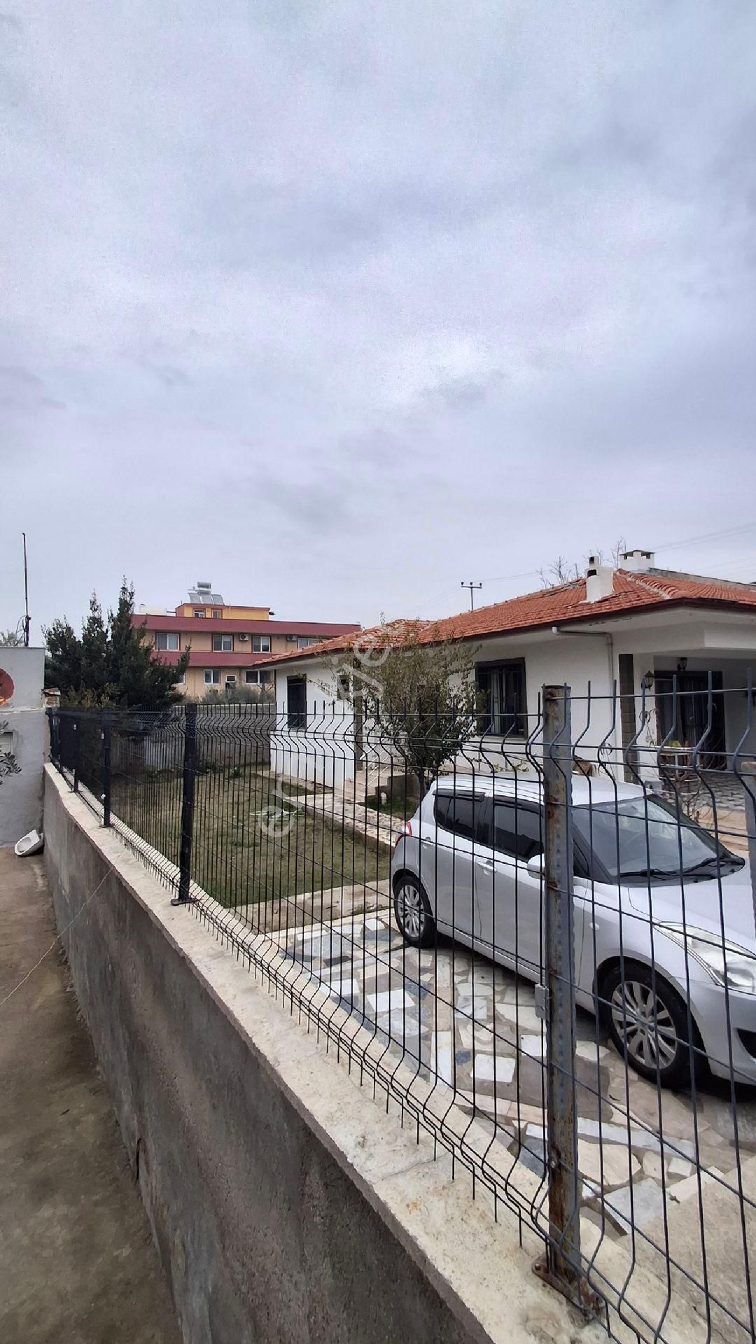 Selçuk İsabey Mh. Garajlı Genis Bahçeli Kale Manzaralı Müstakil - Görsel 34