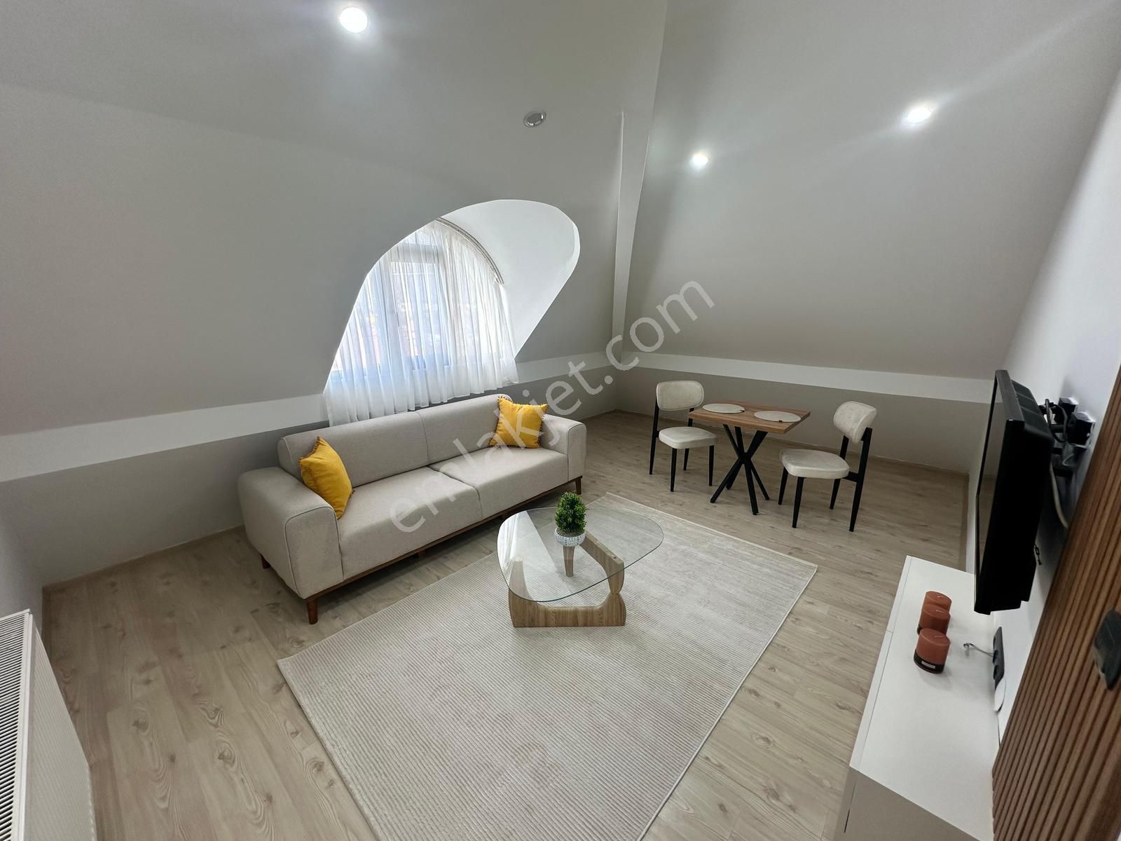 Kınıklı Bursa Caddesinde Üniversiteye 5 Dakika Sıfır Eşyalı 1+1 Kiralık Apart