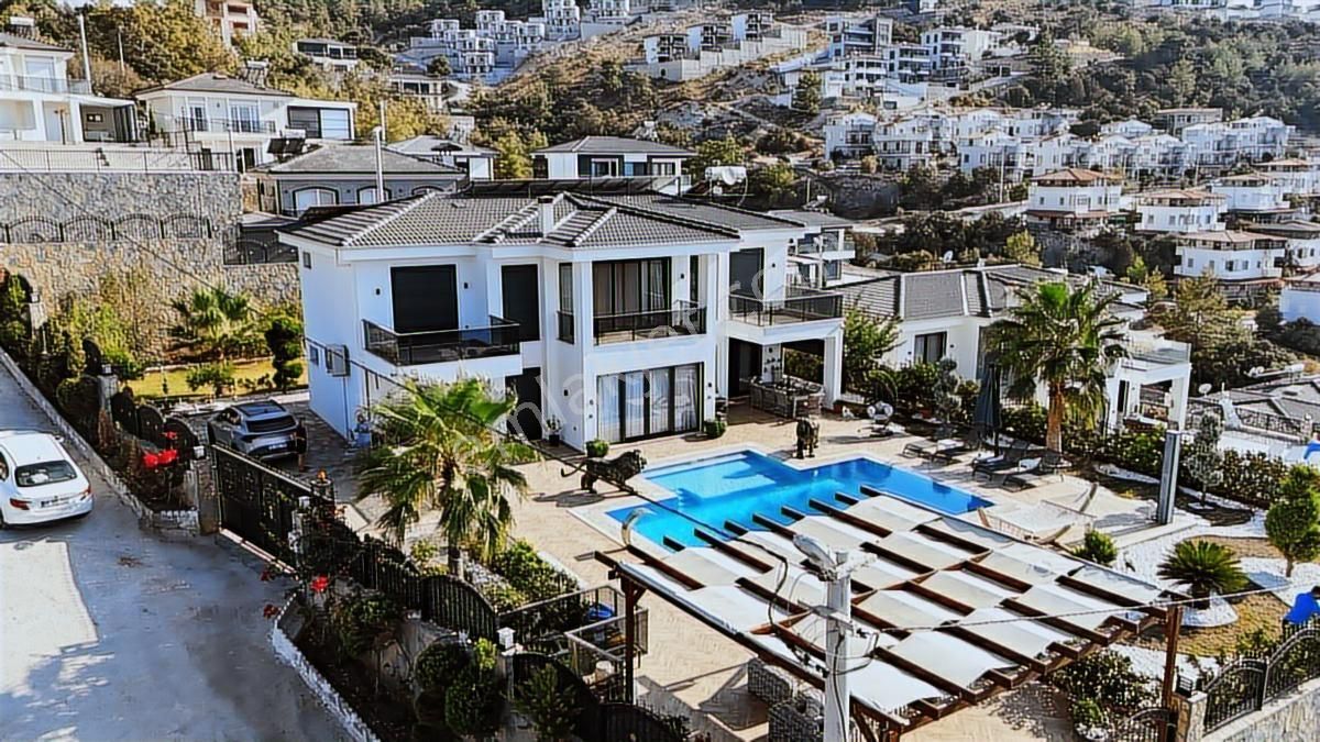 Akbük'te 1 Dönüm Arsa İçinde Bölgenin En Güzel Villası - Görsel 32