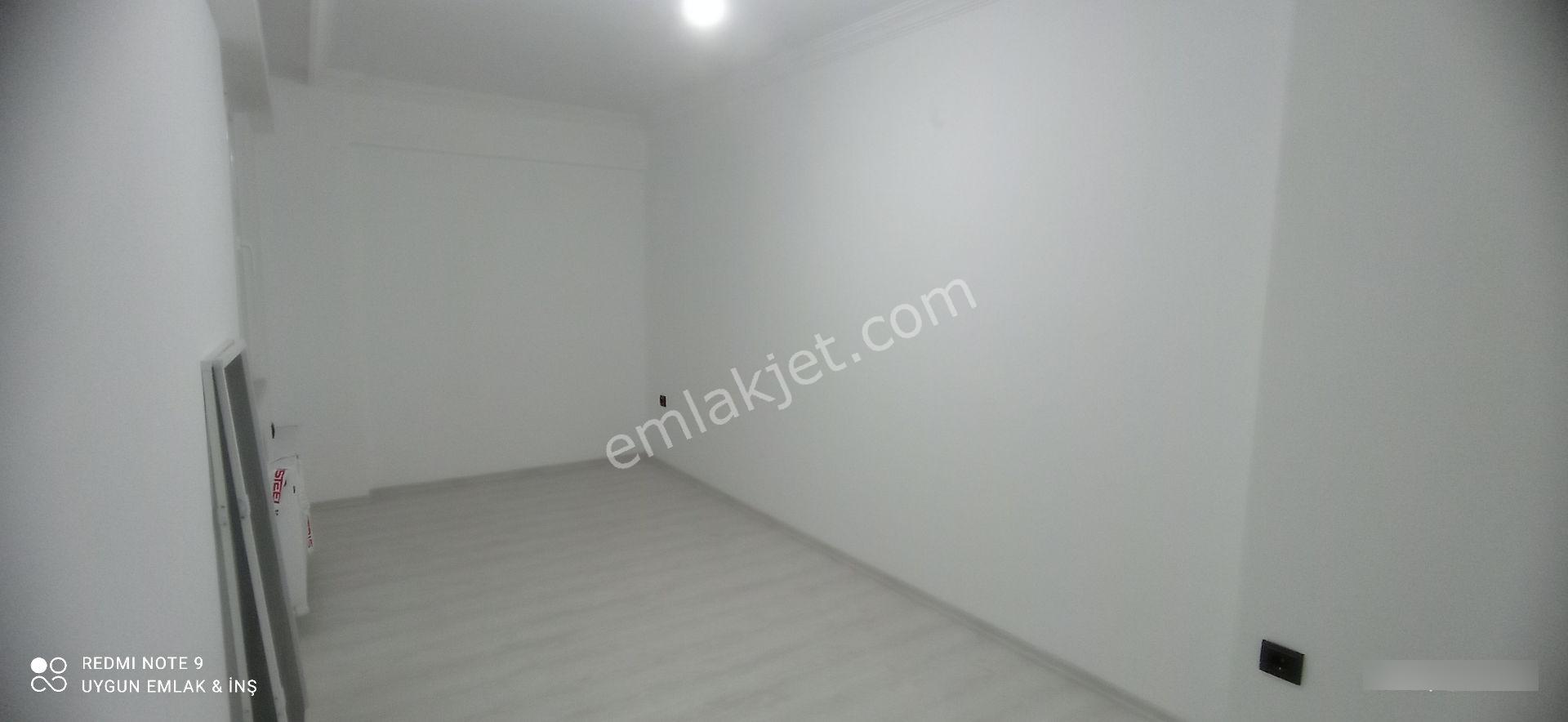 Uygun 19 Mayıs Cumhuriyet Mah. Shell Yanı Kombili Cam Balkonlu Merkezi Konumda Sıfır 2+1 - Görsel 5