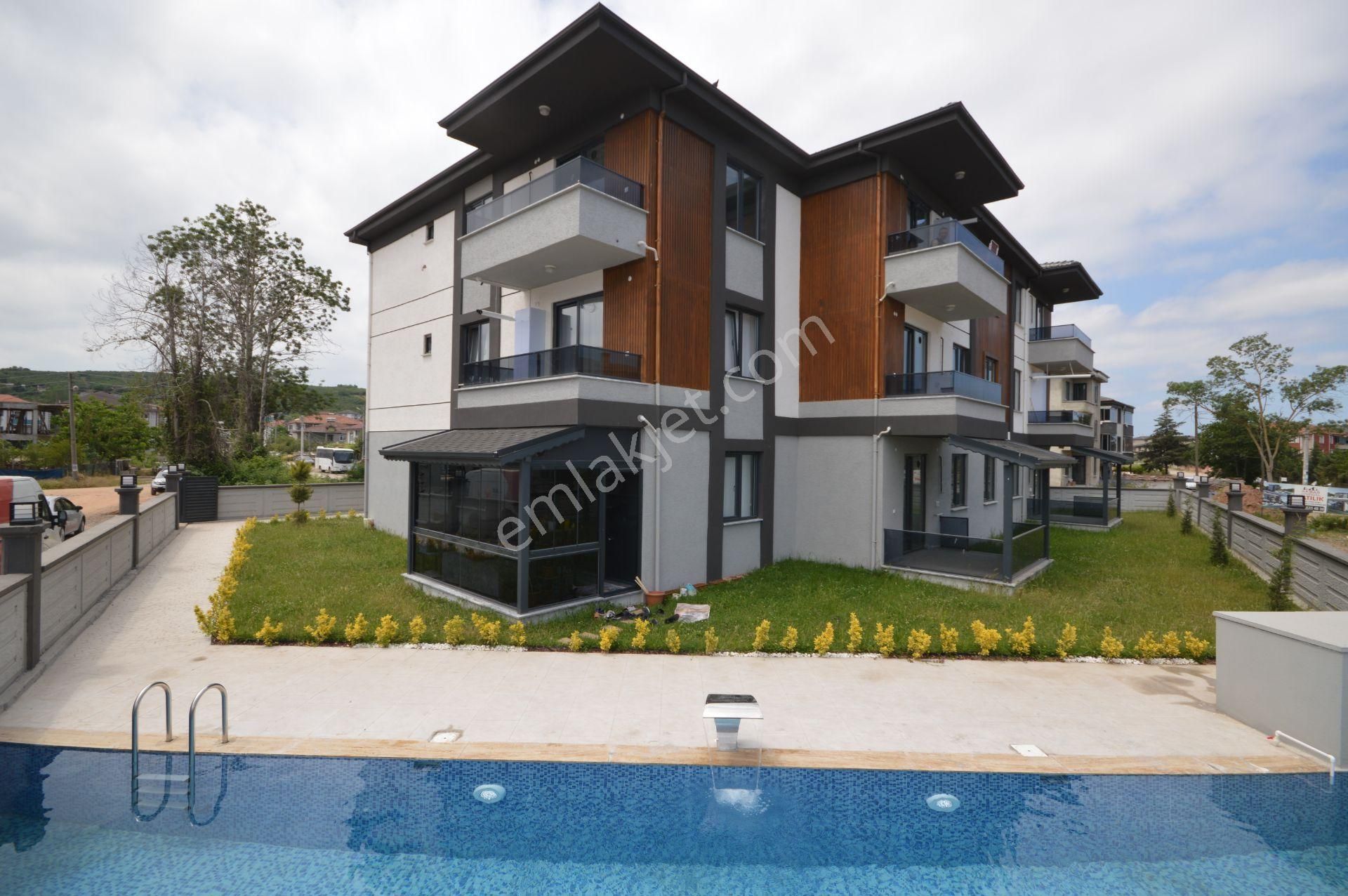 Karasu Merkezde Havuzlu Güzel 2+1 Daire