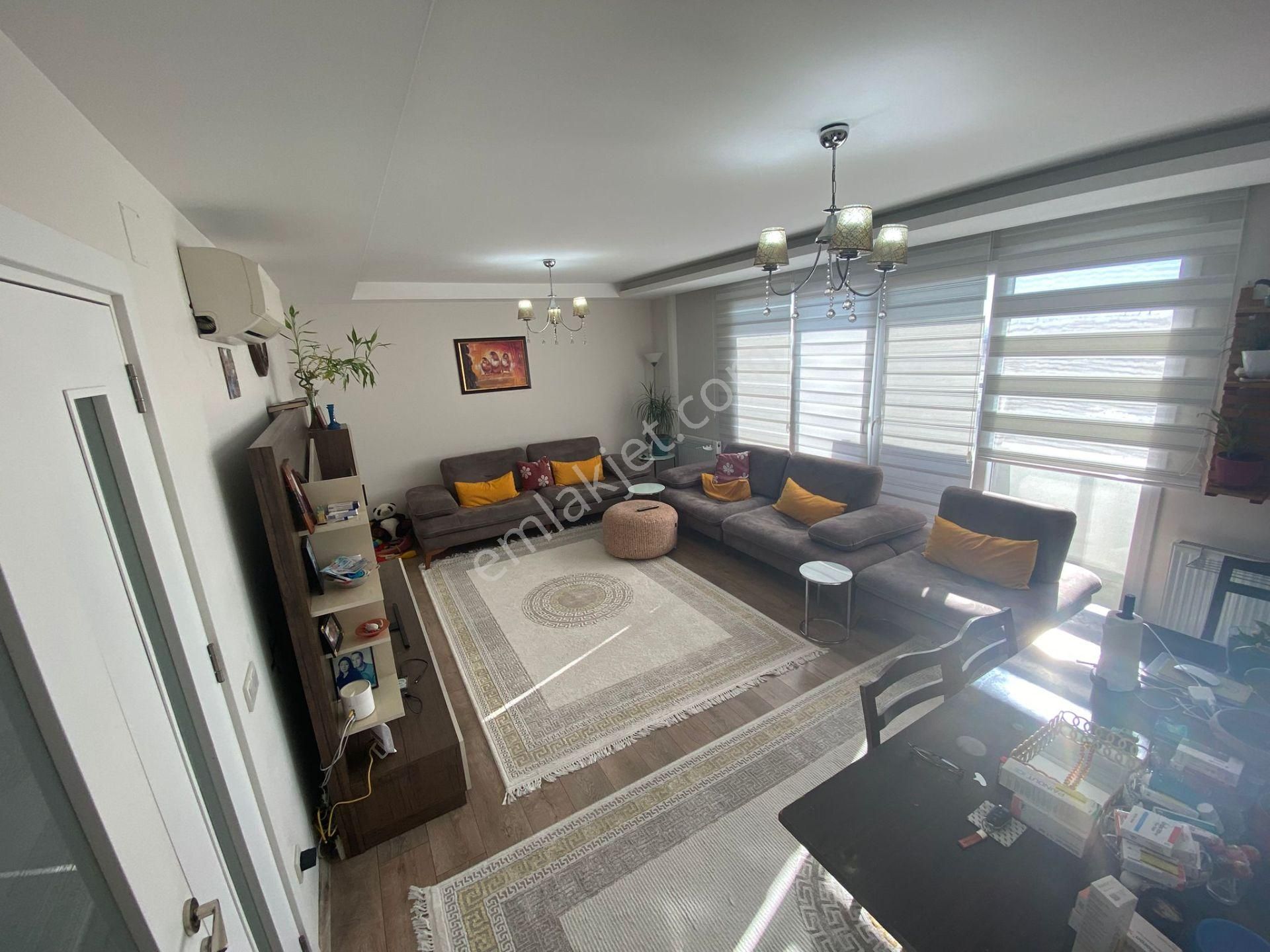 İz'den Kıyıboyu'nda Altaernatifsiz Giyinme Odalı 3+1 Fırsat Daire