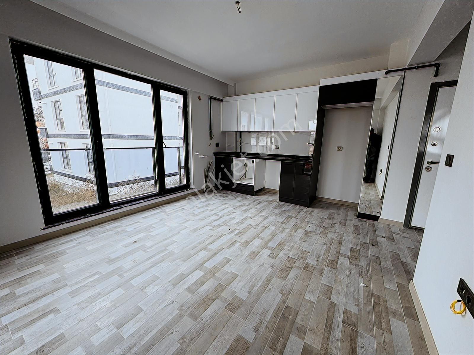 Alaçatı'dan Ara Katta, Balkonlu, Yerden Isıtma, Boş Kiralık 1+1 - Görsel 8