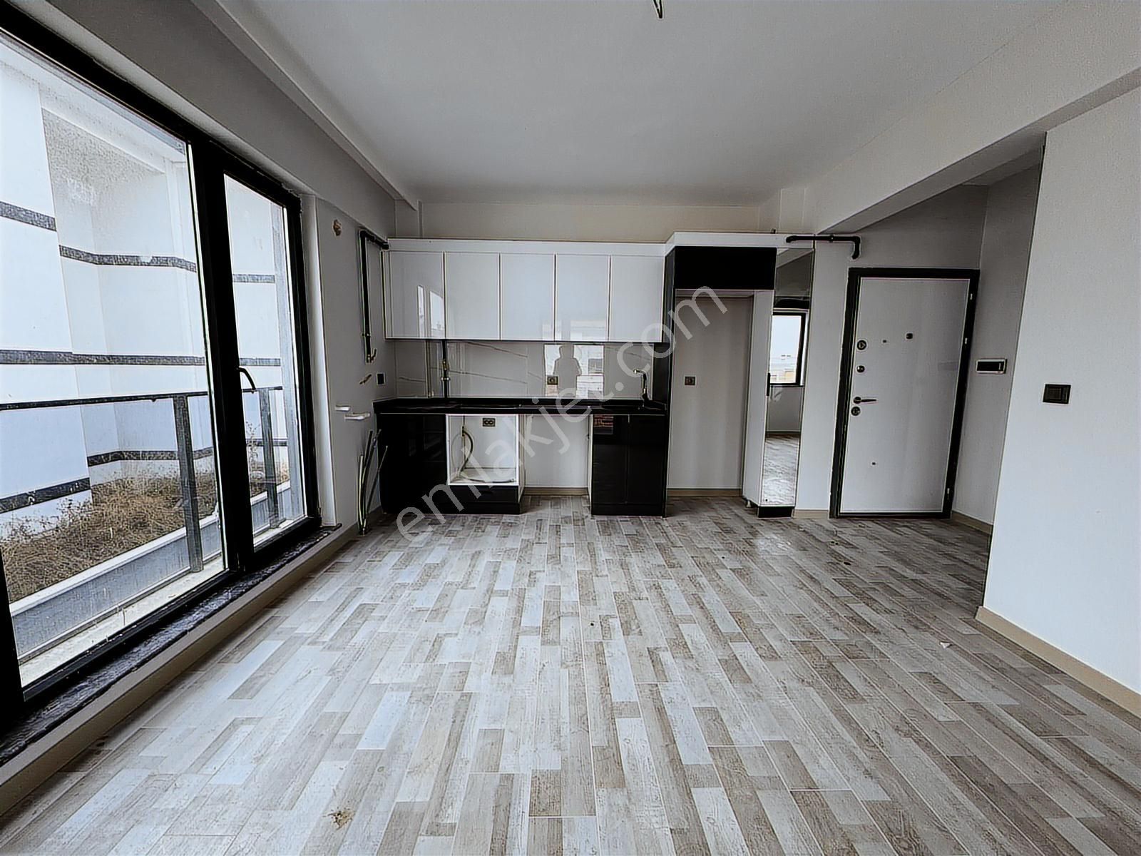 Alaçatı'dan Ara Katta, Balkonlu, Yerden Isıtma, Boş Kiralık 1+1