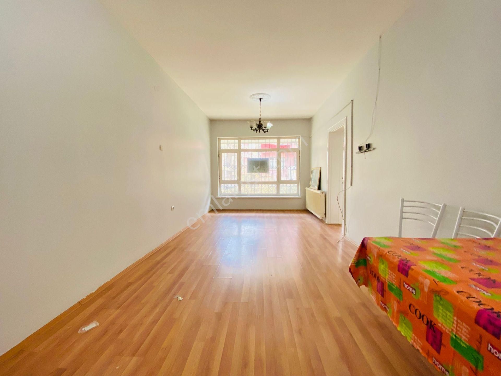 Demirlibahçe'de Dikimevi Yakını Giriş Katta 2+1 Satılık Daire !!!