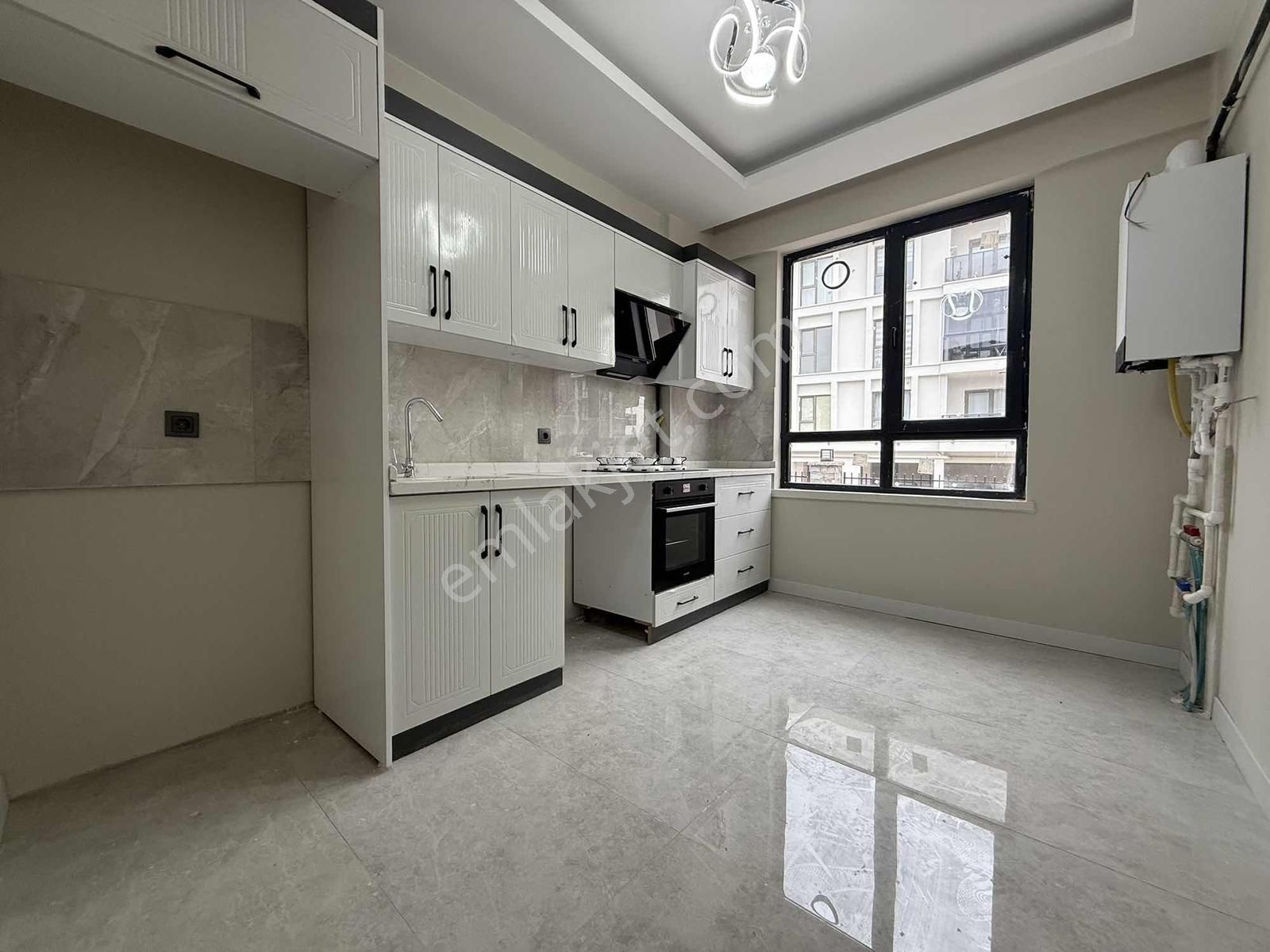 Alaçatı'dan/çatı Eğimsiz/yerden Isıtma/bağımsız Mutfak/lüx 2+1