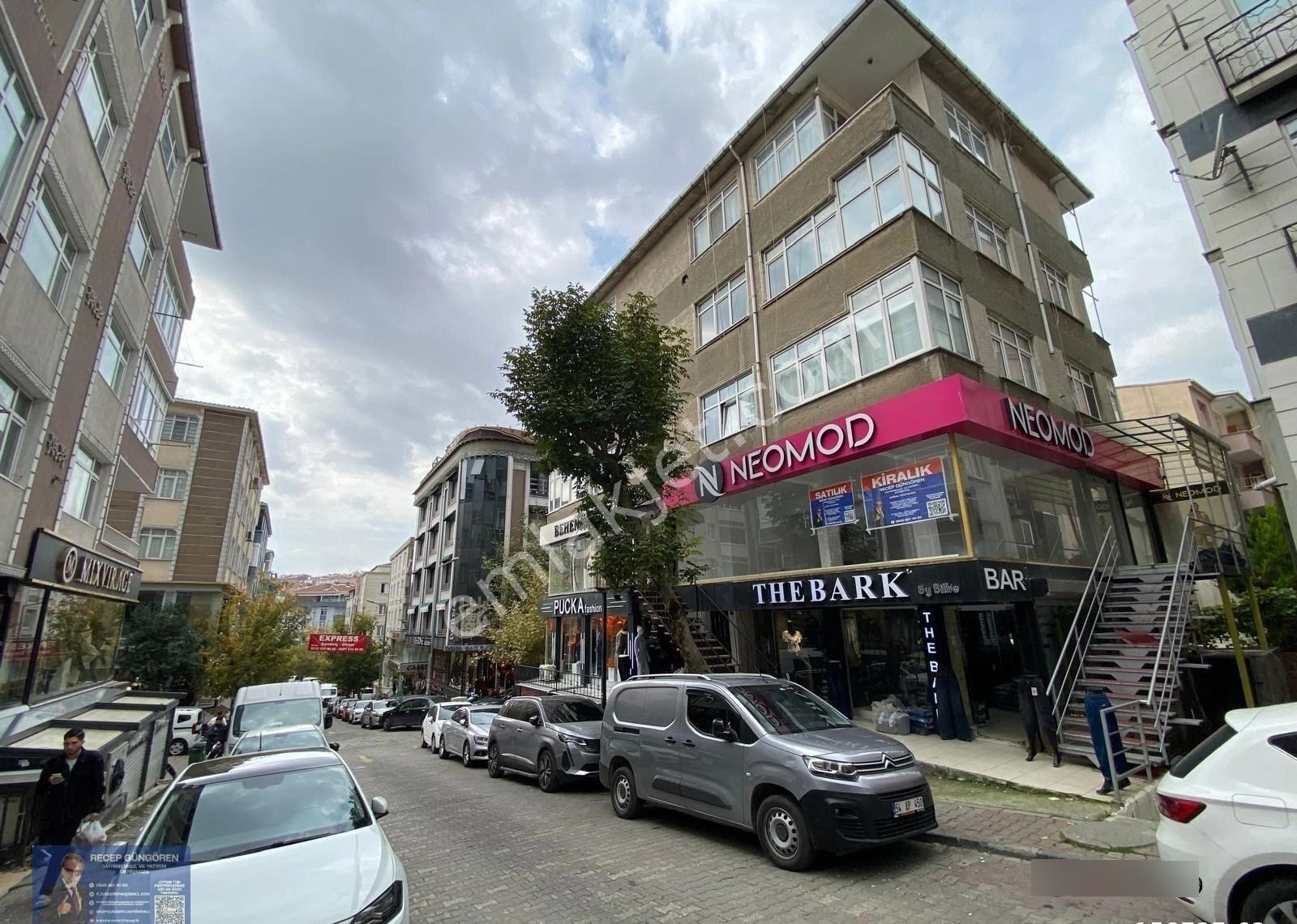 25 Metre Cepheli, Cam Vitrinli, Köşe Konumda Lüks Mağaza - Görsel 33