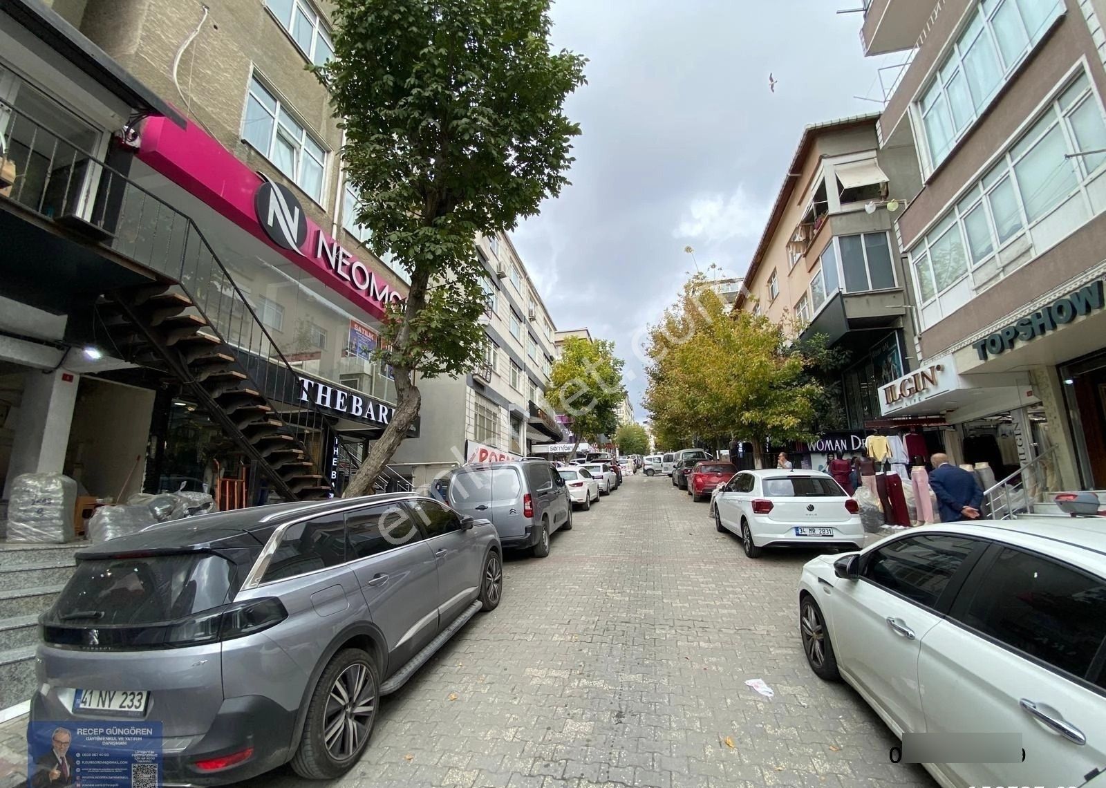 25 Metre Cepheli, Cam Vitrinli, Köşe Konumda Lüks Mağaza - Görsel 2