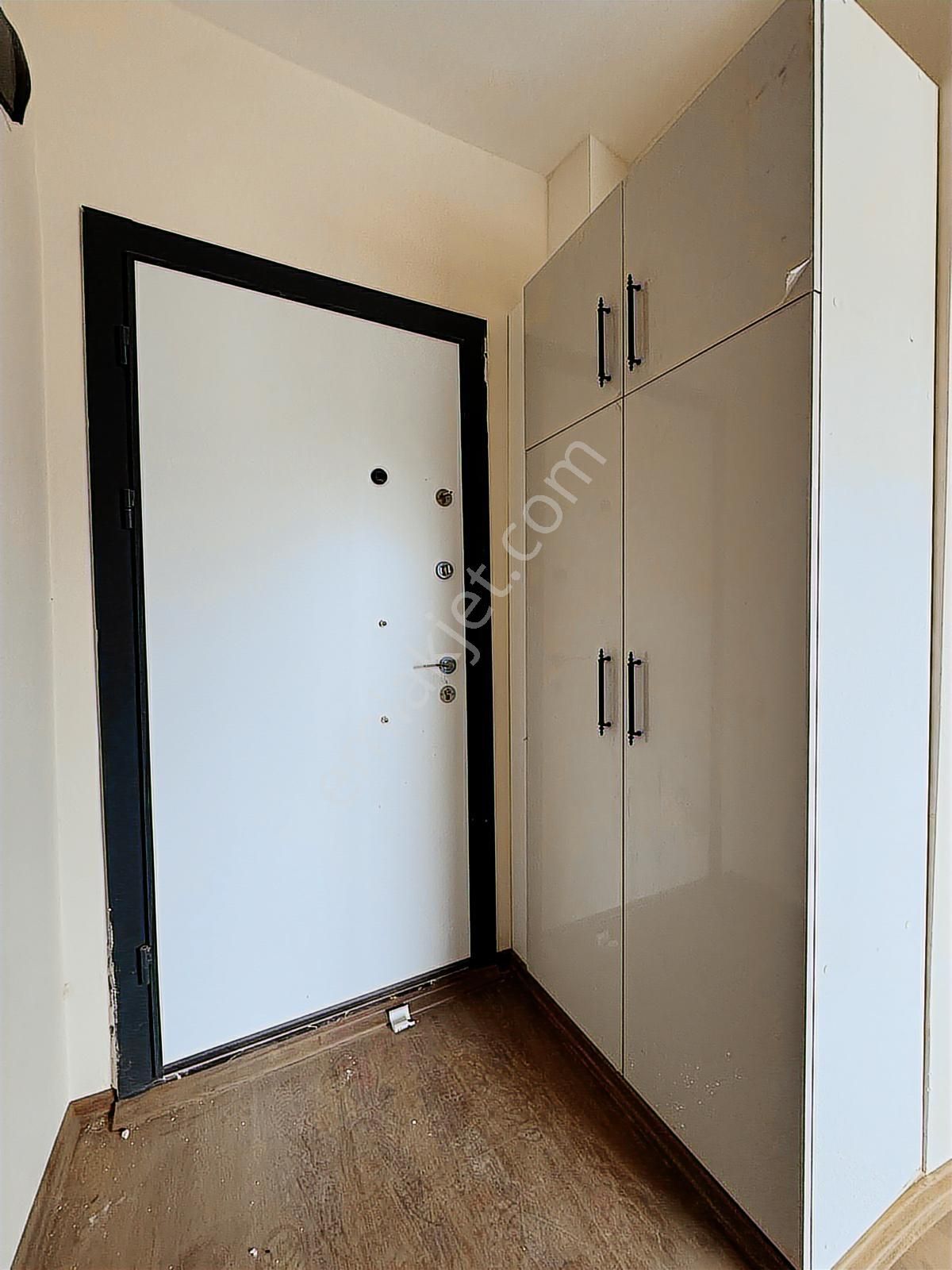 Bahçeşehir/isabet Okulları Civarı/1 Yaşında/2 Cephe/yatırımlık!! - Görsel 2
