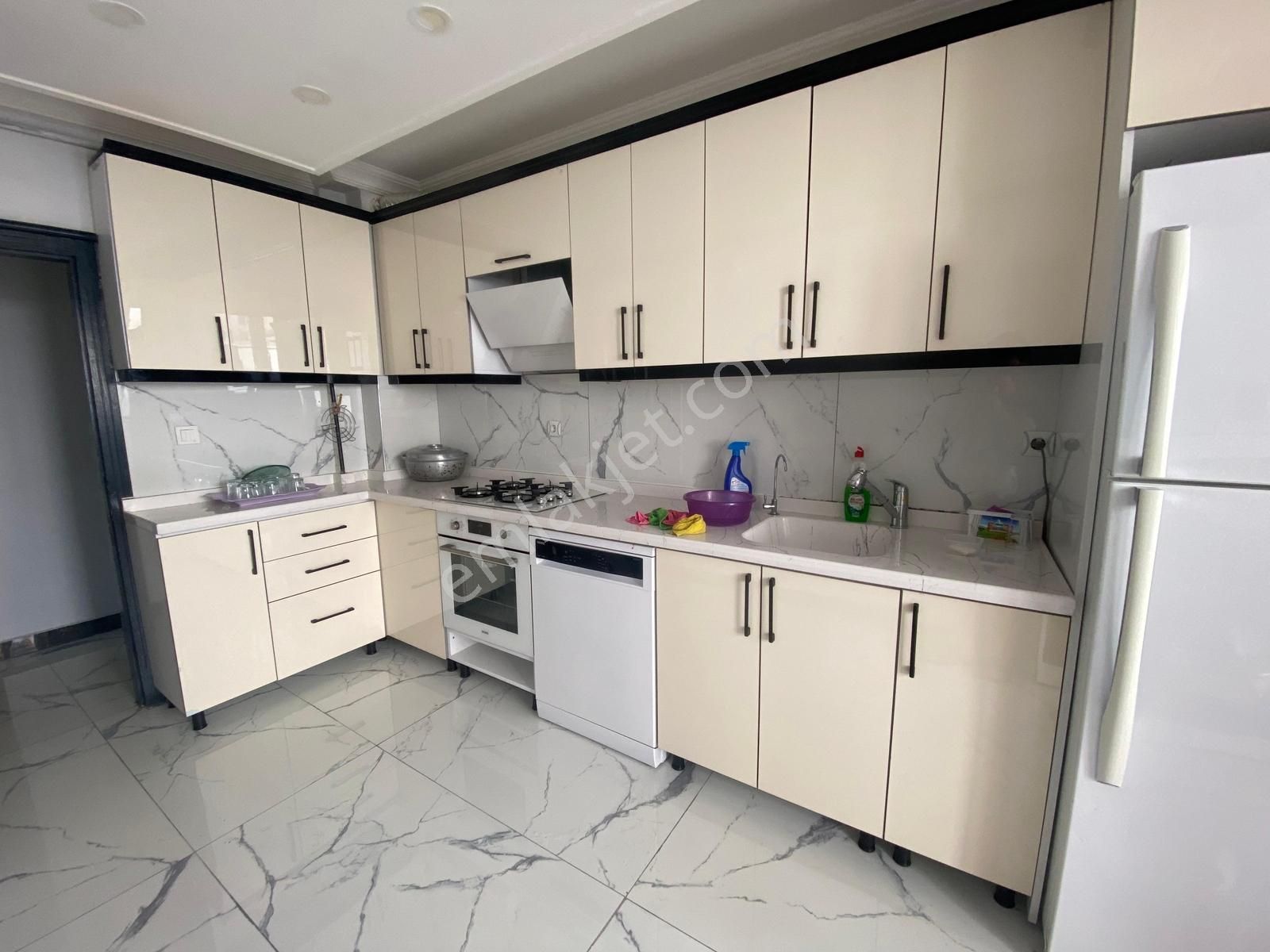 Merkez Emlak 5+1 Dublexs Ön Cephe Cadde Üstü İçi Yapılı 250 M2 - Görsel 8