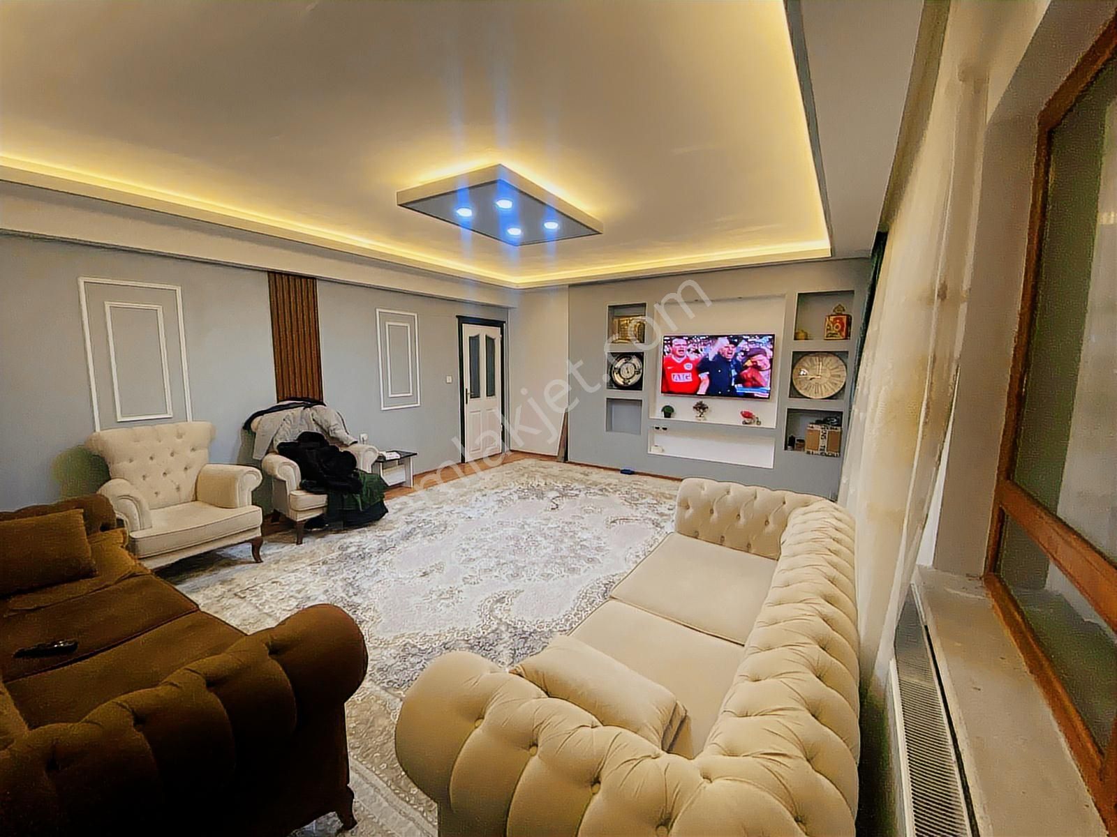 Merkez Emlak 5+1 Dublexs Ön Cephe Cadde Üstü İçi Yapılı 250 M2