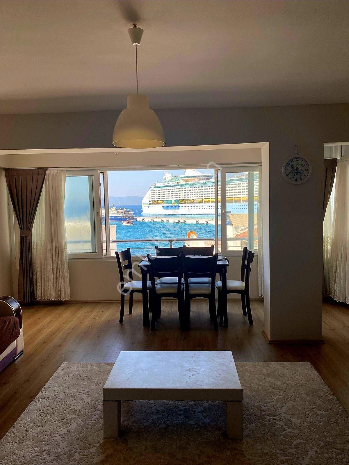 Kuşadası Sahilde Full Deniz Manzaralı Satılık 2+1 Daire !!