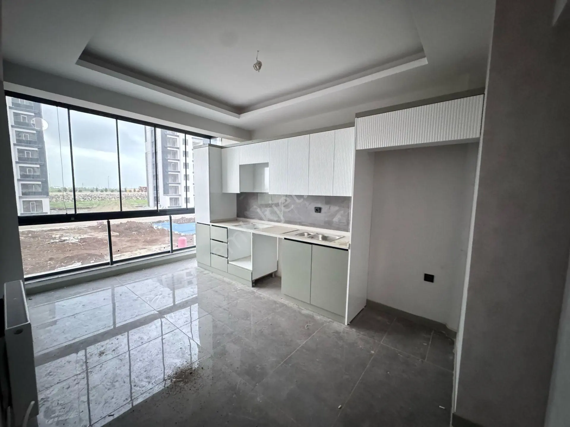 Four Land'den Chery Bayisi Karşısında 2+1 Sıfır Satılık Daire
