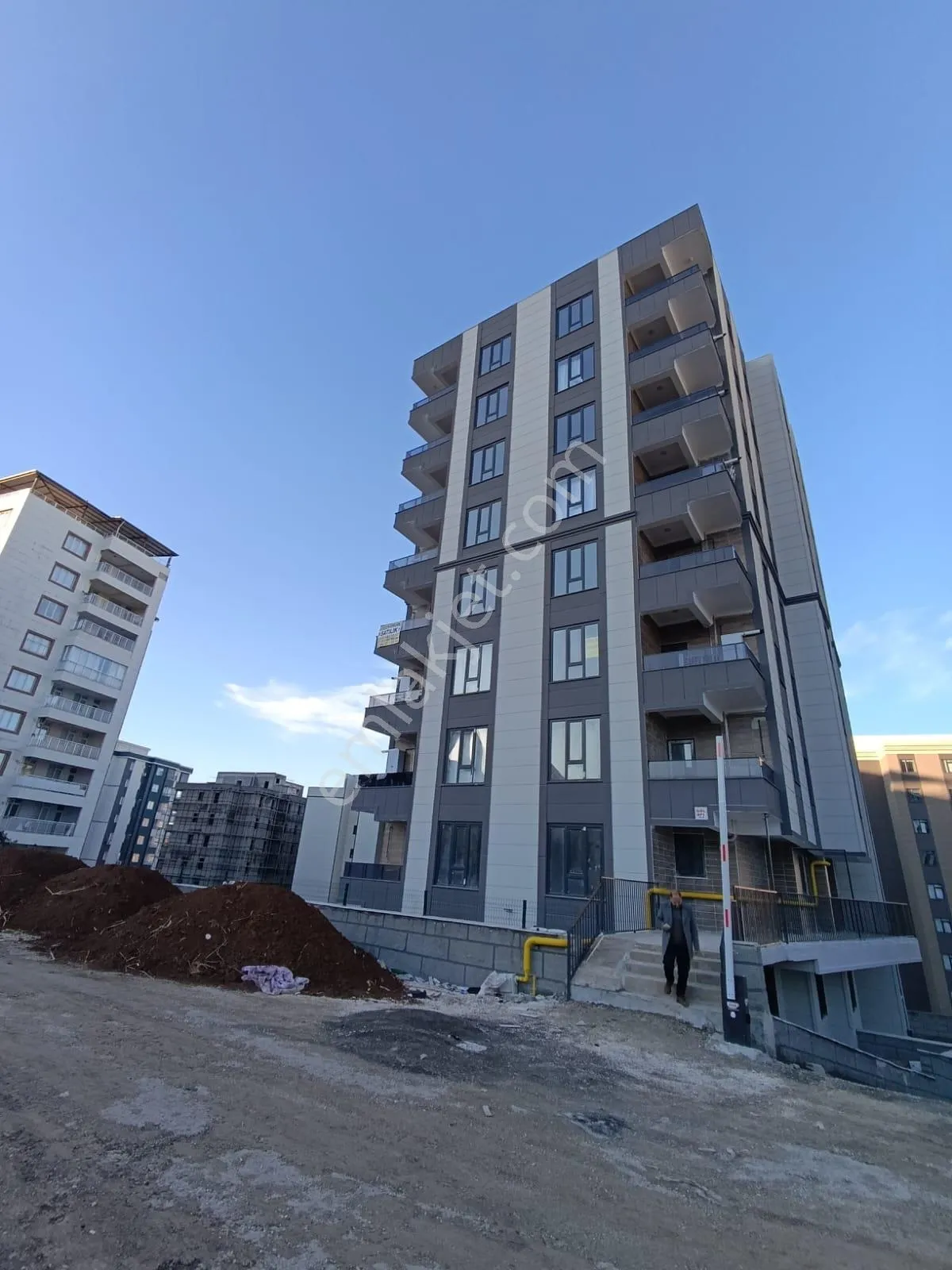 Uygun Emlaktan Karaköprü Narlıkuyuda 1. Kat 3 Oda Sıfır Bina Satılık Daire.