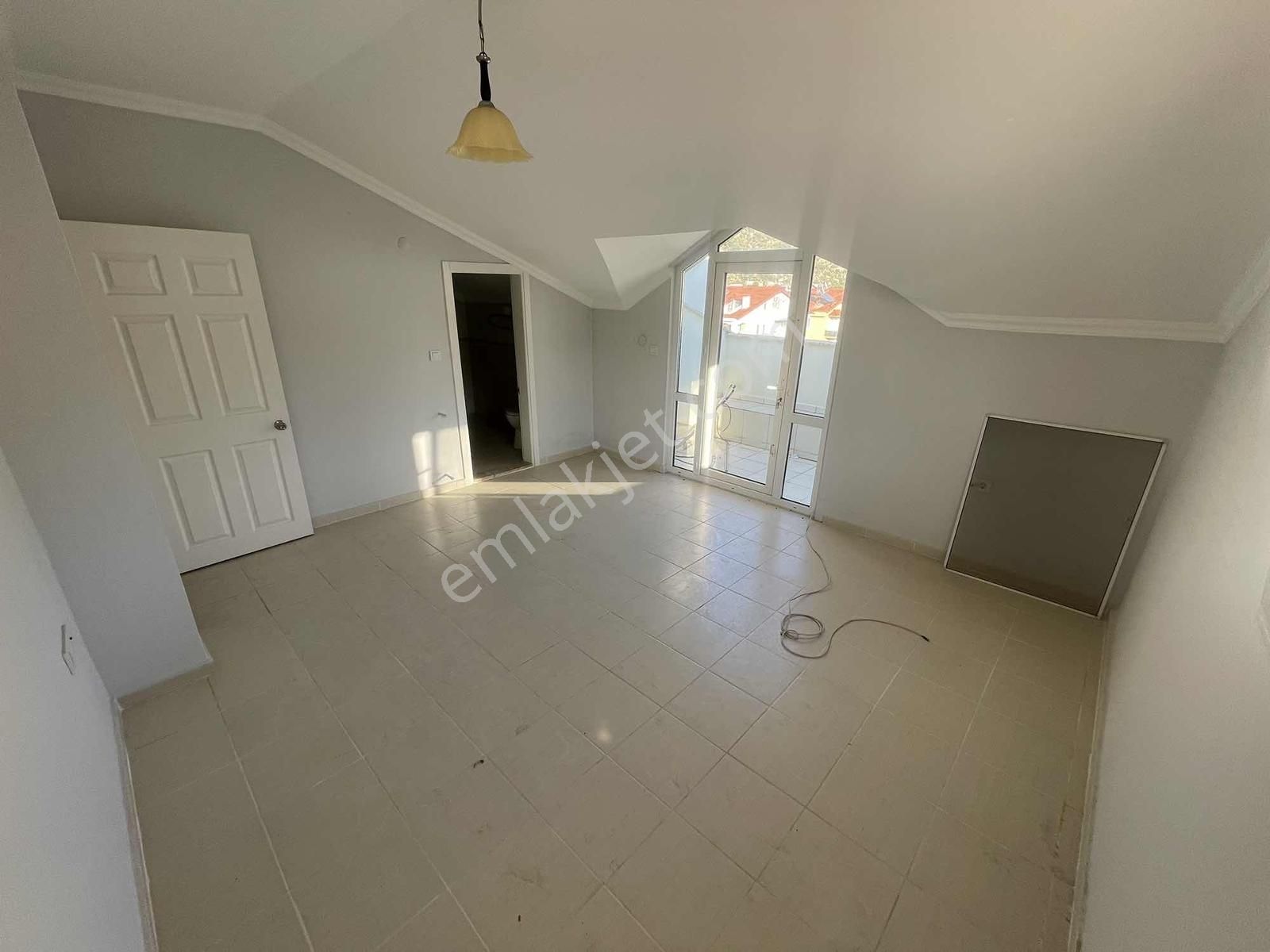 Taşyaka Mahallesi Havuzlu Sitede 3+1 Çatı Dubleks - Görsel 12