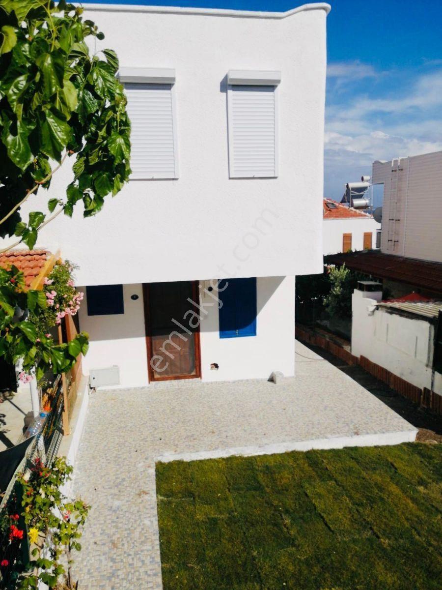 Çandarlıda Muhteşem Deniz Manzaralı 2+1 80 M2 Dubleks Villa