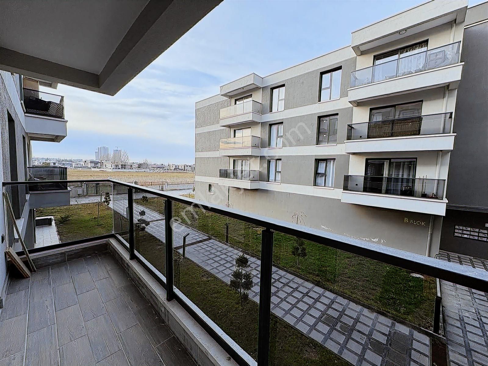 Alaçatı'dan İncek'te Site İçi Avm Otobüs Bulvar Yanı Lüks Eşyalı - Görsel 20