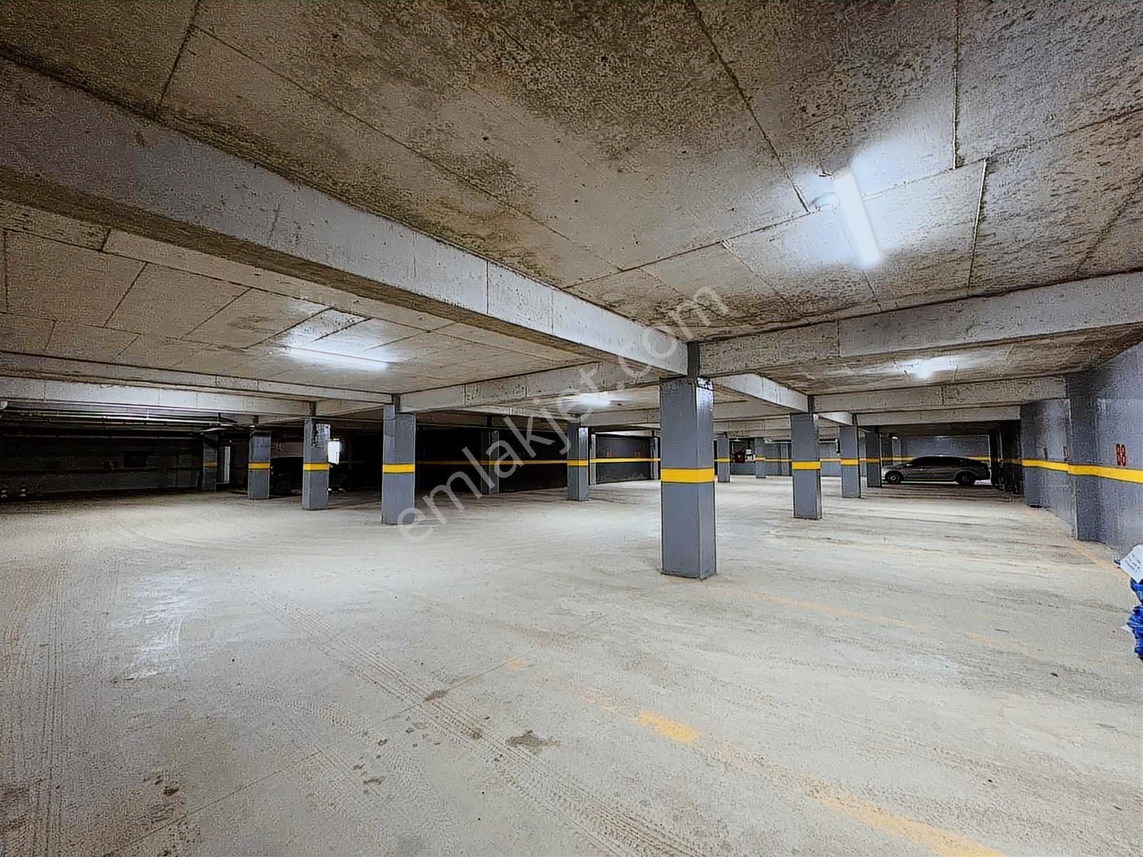 Alaçatı'dan İncek'te Site İçi Avm Otobüs Bulvar Yanı Lüks Eşyalı - Görsel 32