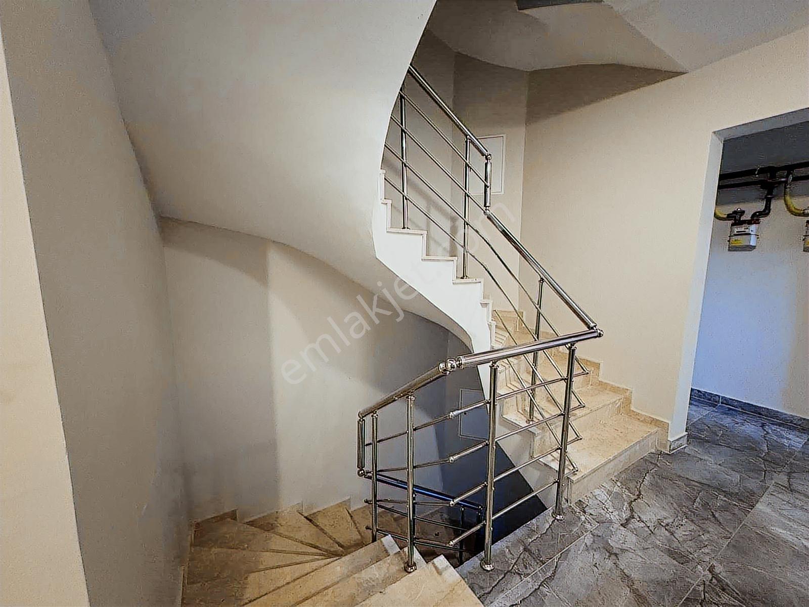 Alaçatı'dan İncek'te Sağlık Ocağı Market Okul Bulvar 1+1 Kiralık - Görsel 35