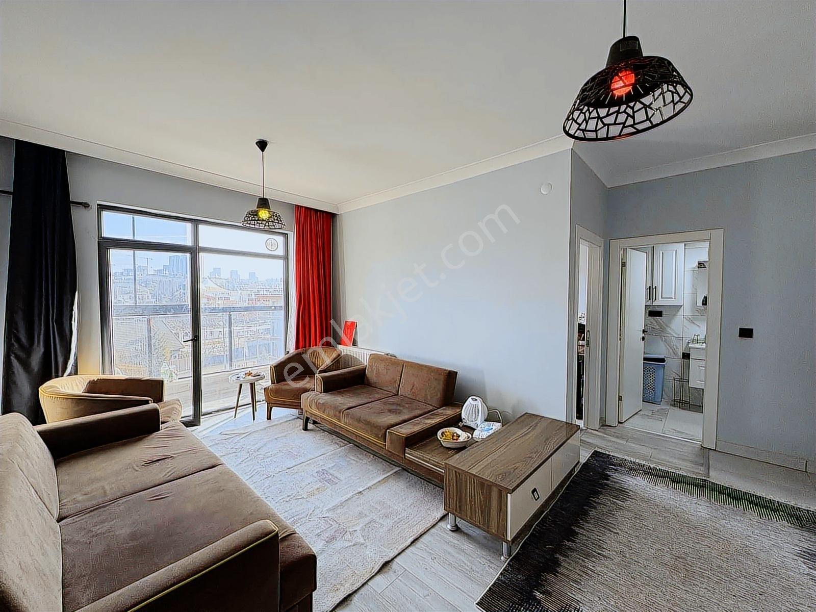Alaçatı'dan İncek'te Sağlık Ocağı Market Okul Bulvar 1+1 Kiralık