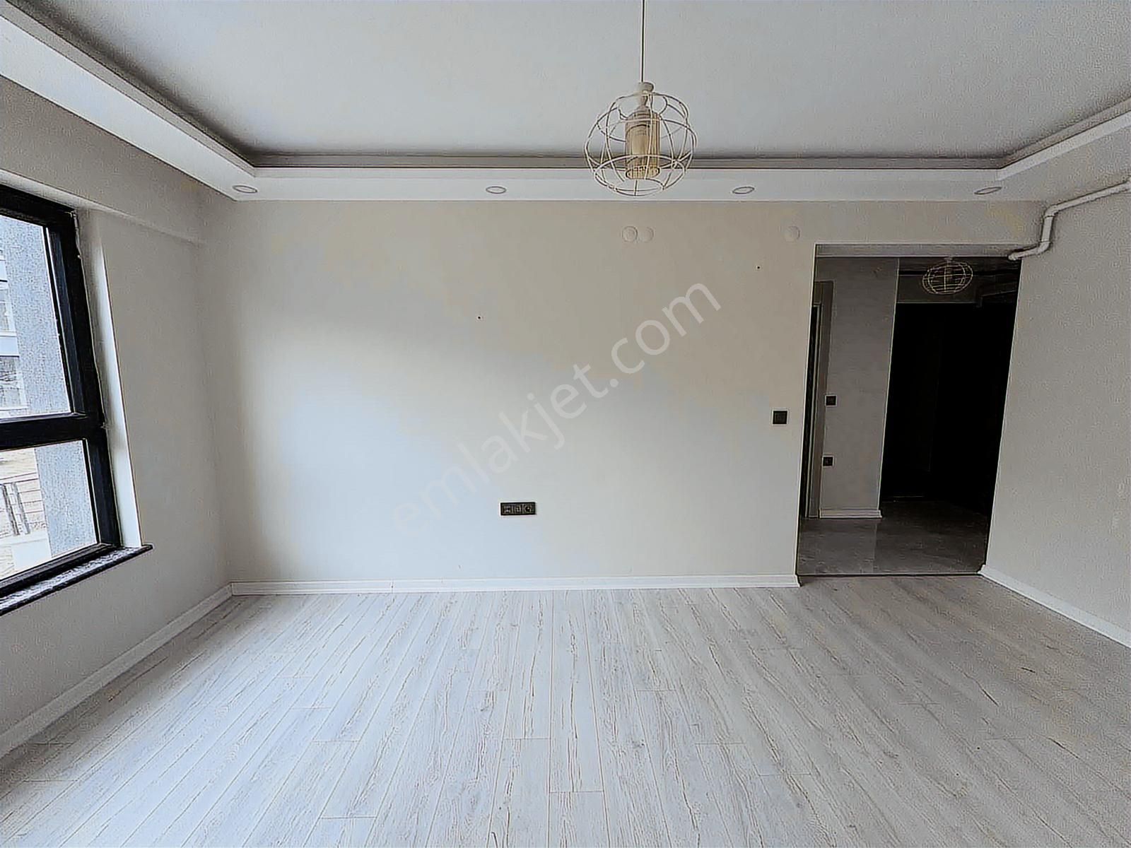 Alaçatı'dan İncek'te Bulvar Market Yanı Bahçe Kullanımı Geniş2+1 - Görsel 19