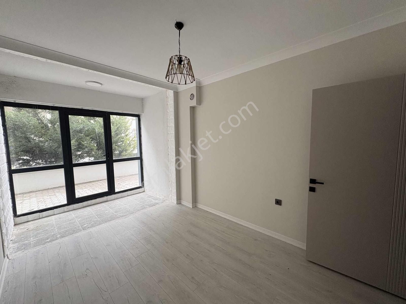 Alaçatı'dan İncek'te Bulvar Market Yanı Bahçe Kullanımı Geniş2+1 - Görsel 30