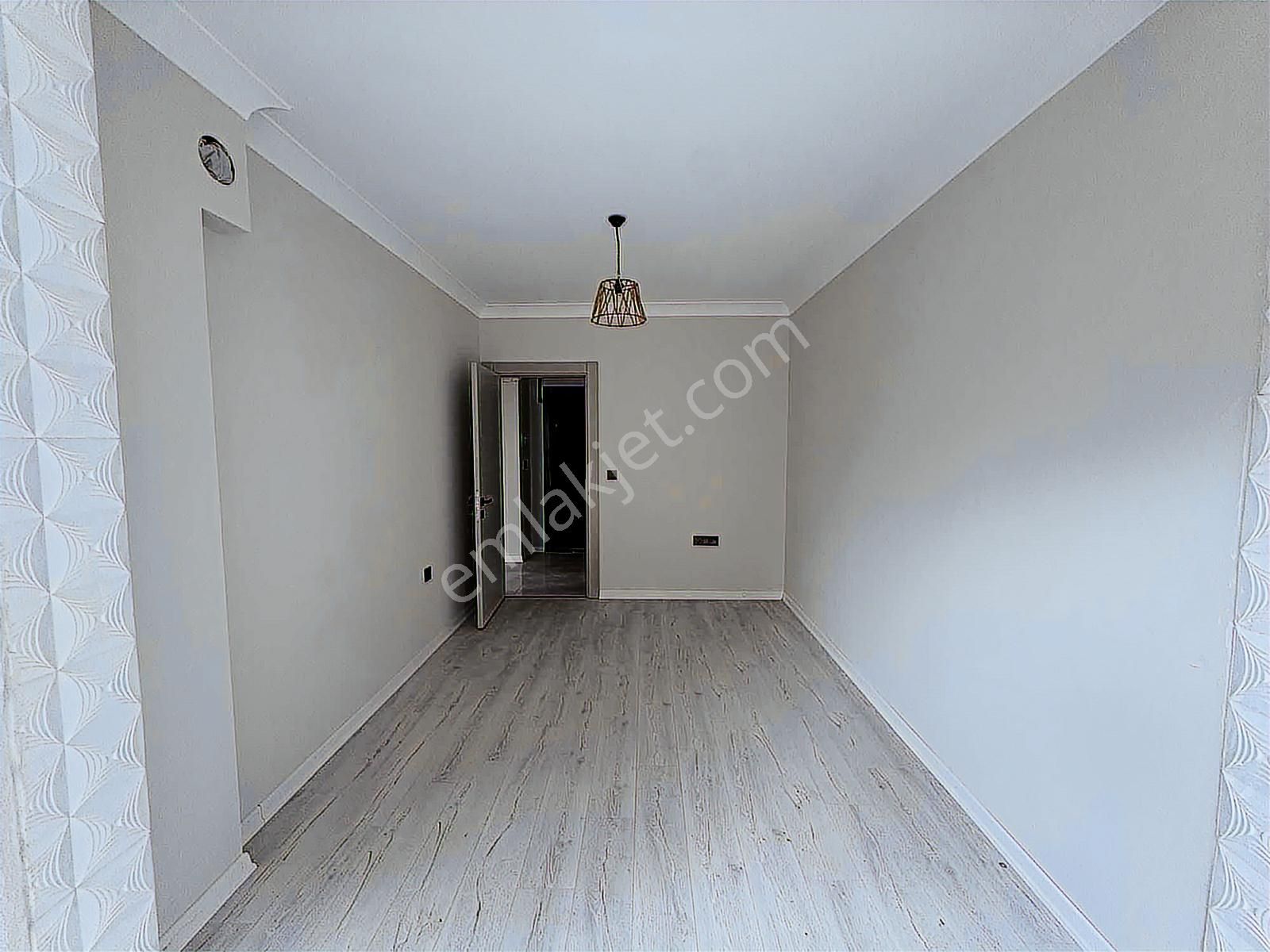 Alaçatı'dan İncek'te Bulvar Market Yanı Bahçe Kullanımı Geniş2+1 - Görsel 29