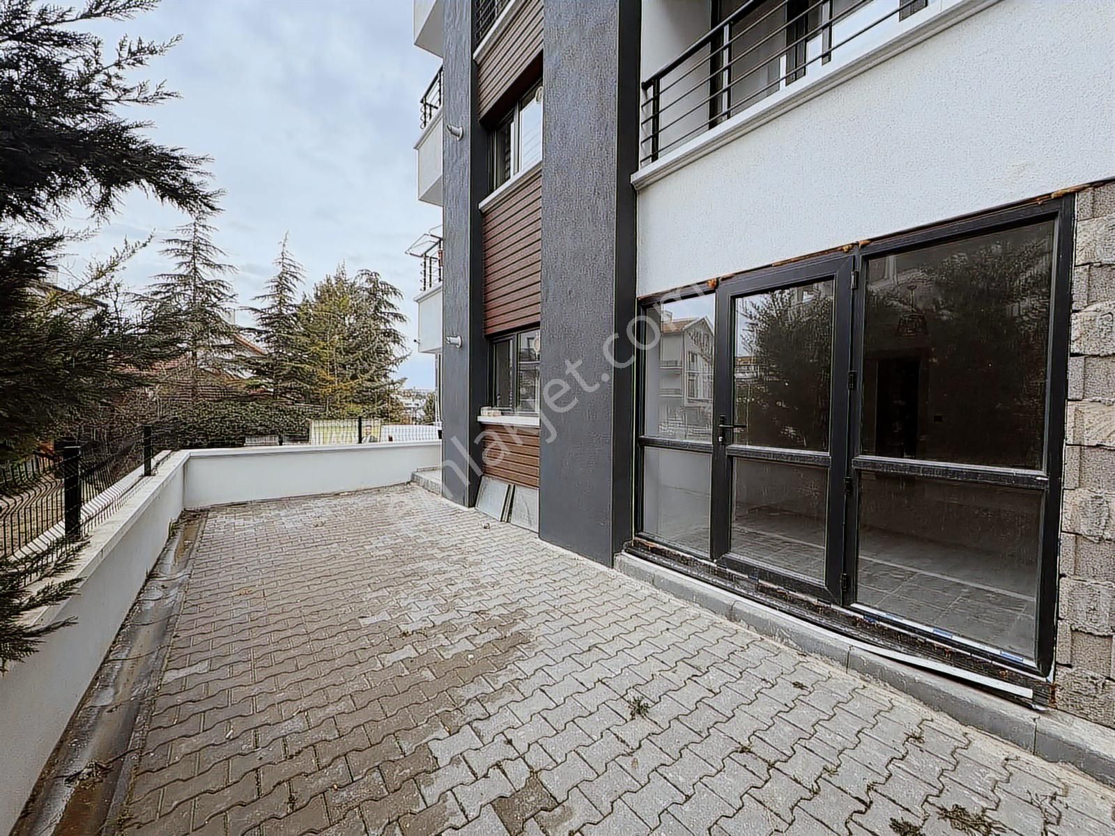 Alaçatı'dan İncek'te Bulvar Market Yanı Bahçe Kullanımı Geniş2+1 - Görsel 22