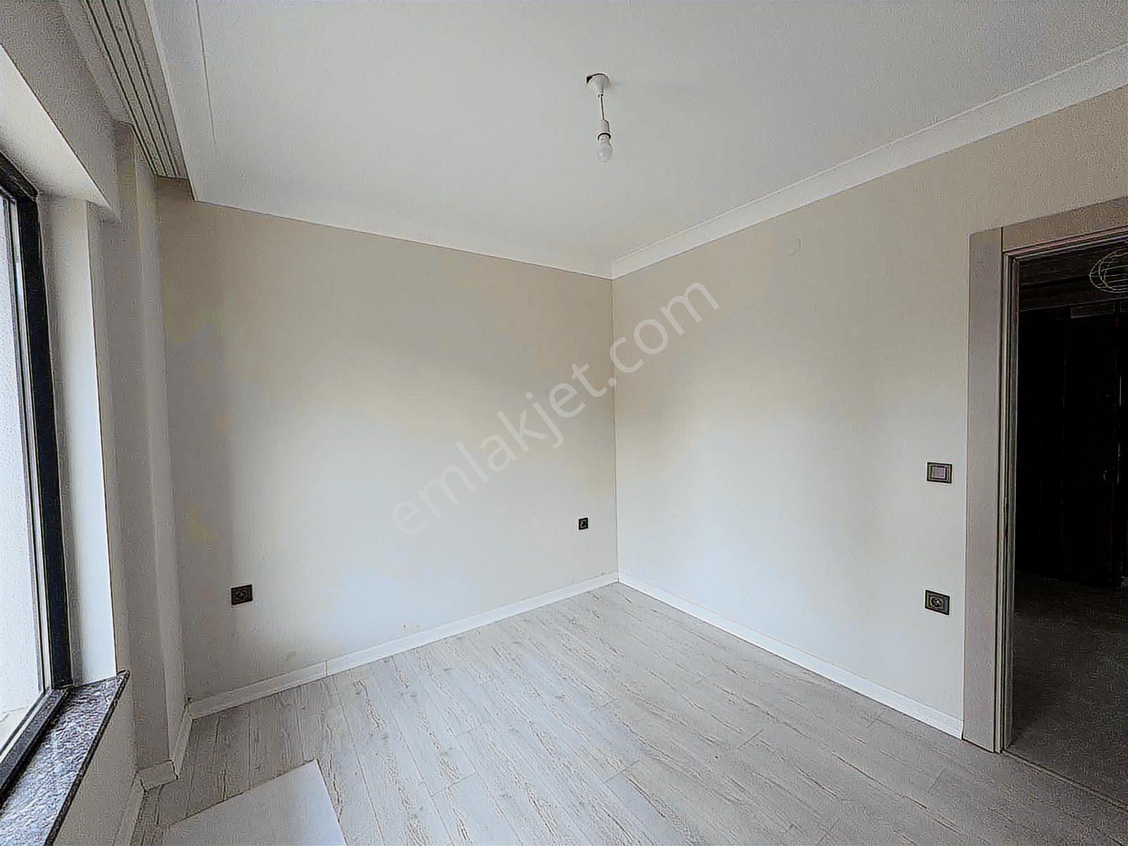 Alaçatı'dan İncek'te Bulvar Market Yanı Bahçe Kullanımı Geniş2+1 - Görsel 26