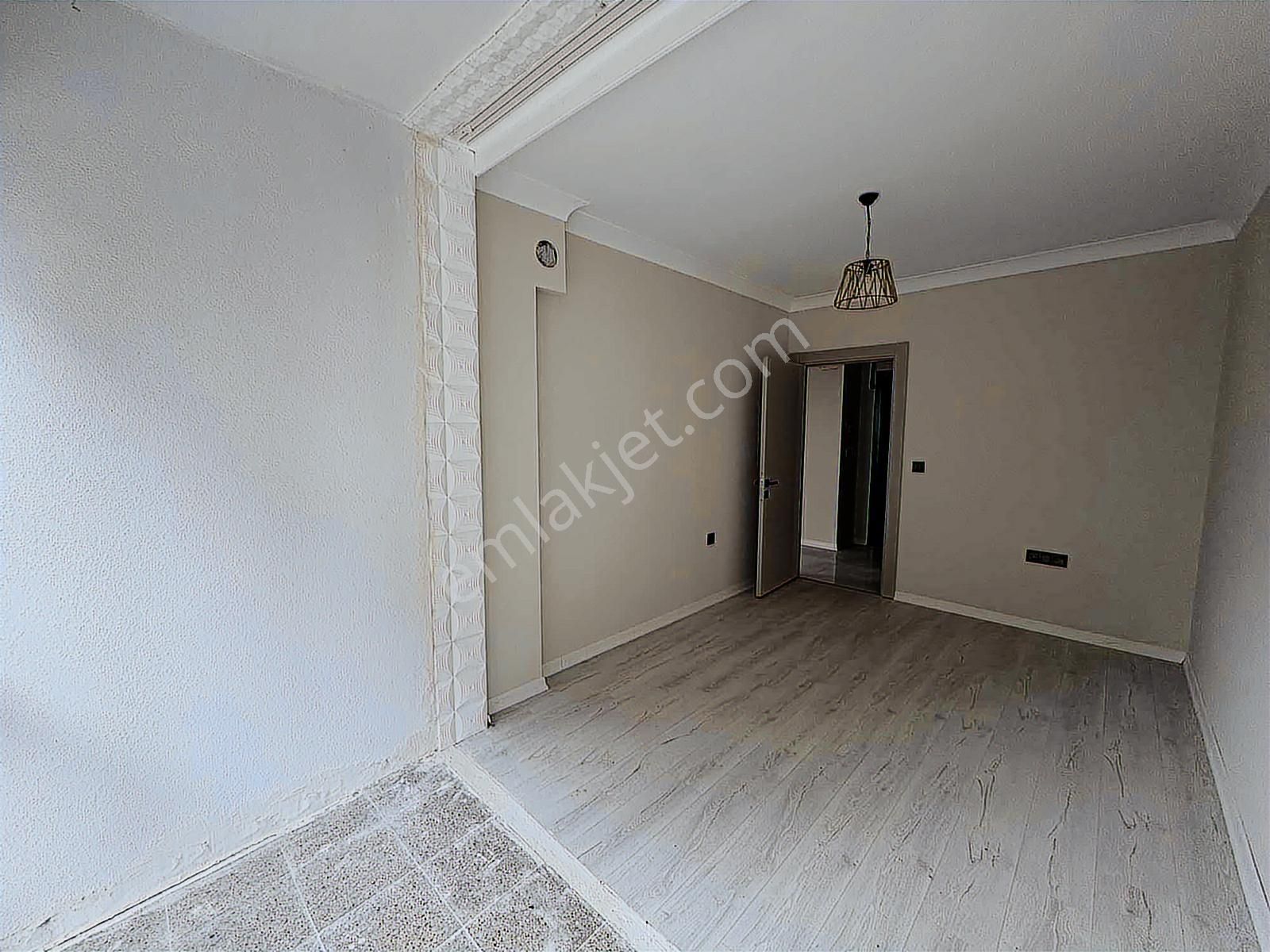 Alaçatı'dan İncek'te Bulvar Market Yanı Bahçe Kullanımı Geniş2+1 - Görsel 4