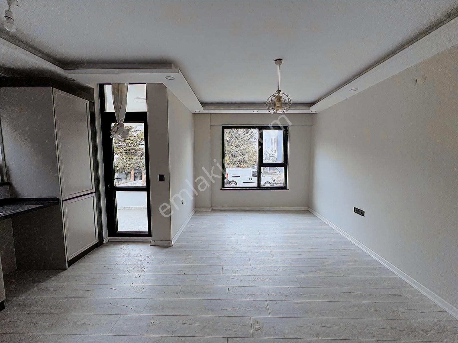 Alaçatı'dan İncek'te Bulvar Market Yanı Bahçe Kullanımı Geniş2+1 - Görsel 34