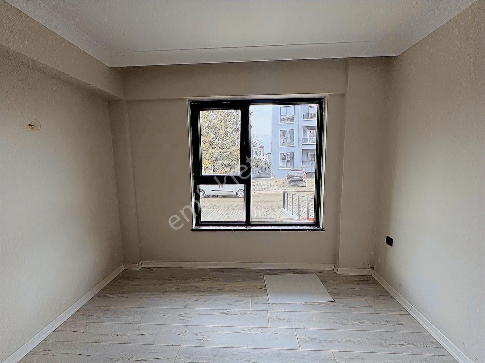 Alaçatı'dan İncek'te Bulvar Market Yanı Bahçe Kullanımı Geniş2+1 - Görsel 7