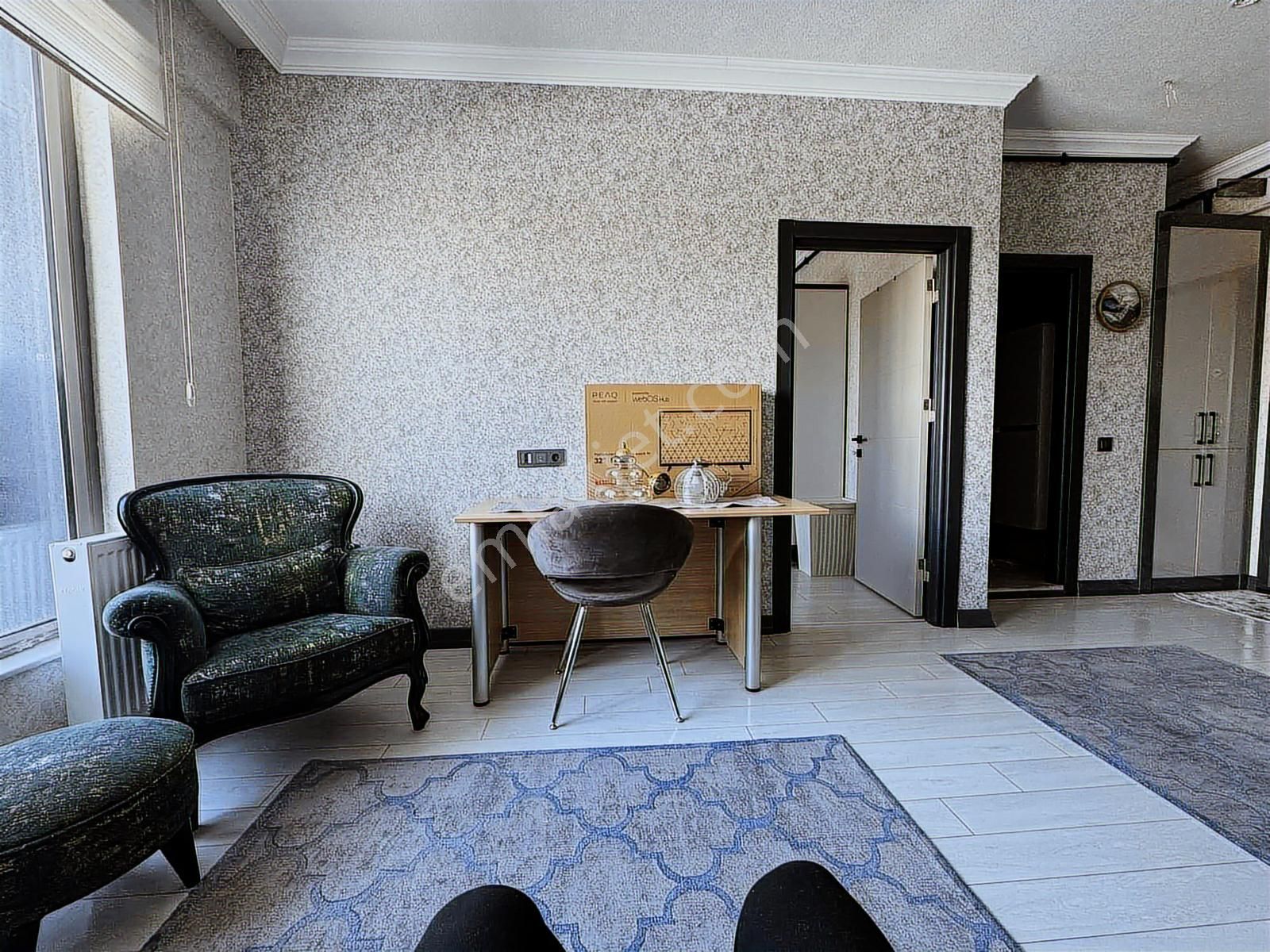 Alaçatıdan İncekte 2.katta Cam Balkonlu Lüks Eşyalı Kiralık 1+1 - Görsel 17