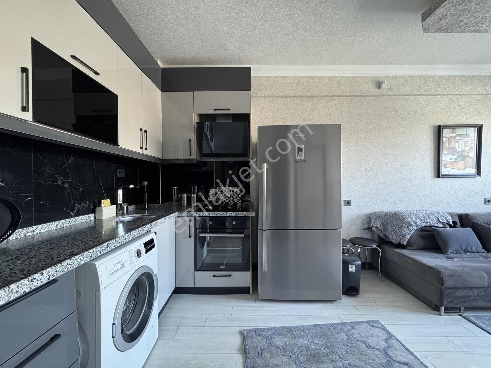 Alaçatıdan İncekte 2.katta Cam Balkonlu Lüks Eşyalı Kiralık 1+1 - Görsel 16