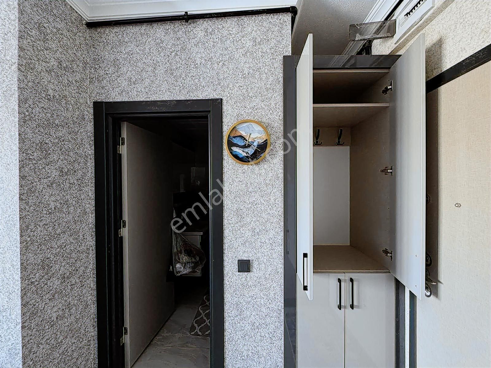 Alaçatıdan İncekte 2.katta Cam Balkonlu Lüks Eşyalı Kiralık 1+1 - Görsel 22