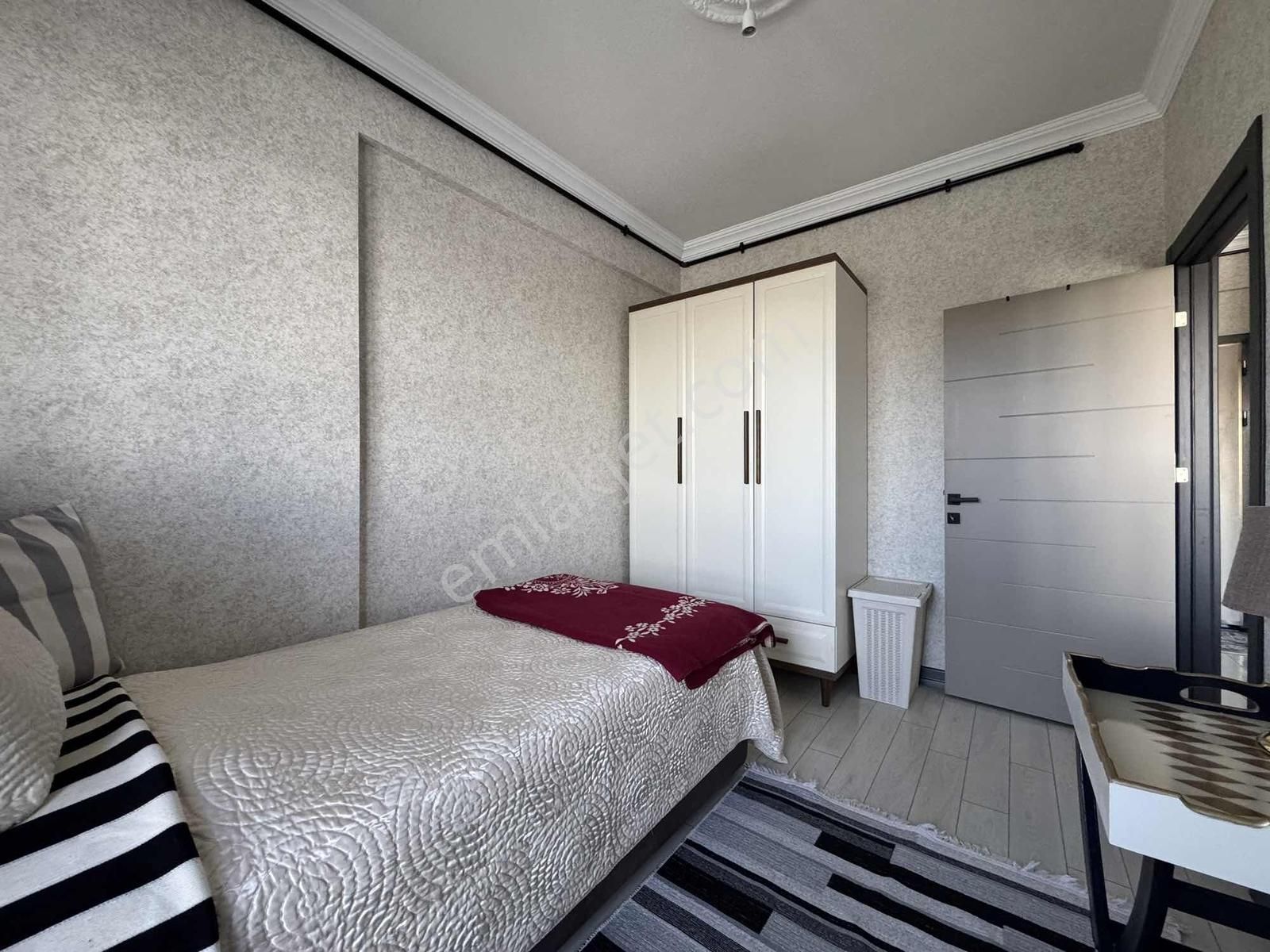 Alaçatıdan İncekte 2.katta Cam Balkonlu Lüks Eşyalı Kiralık 1+1 - Görsel 31