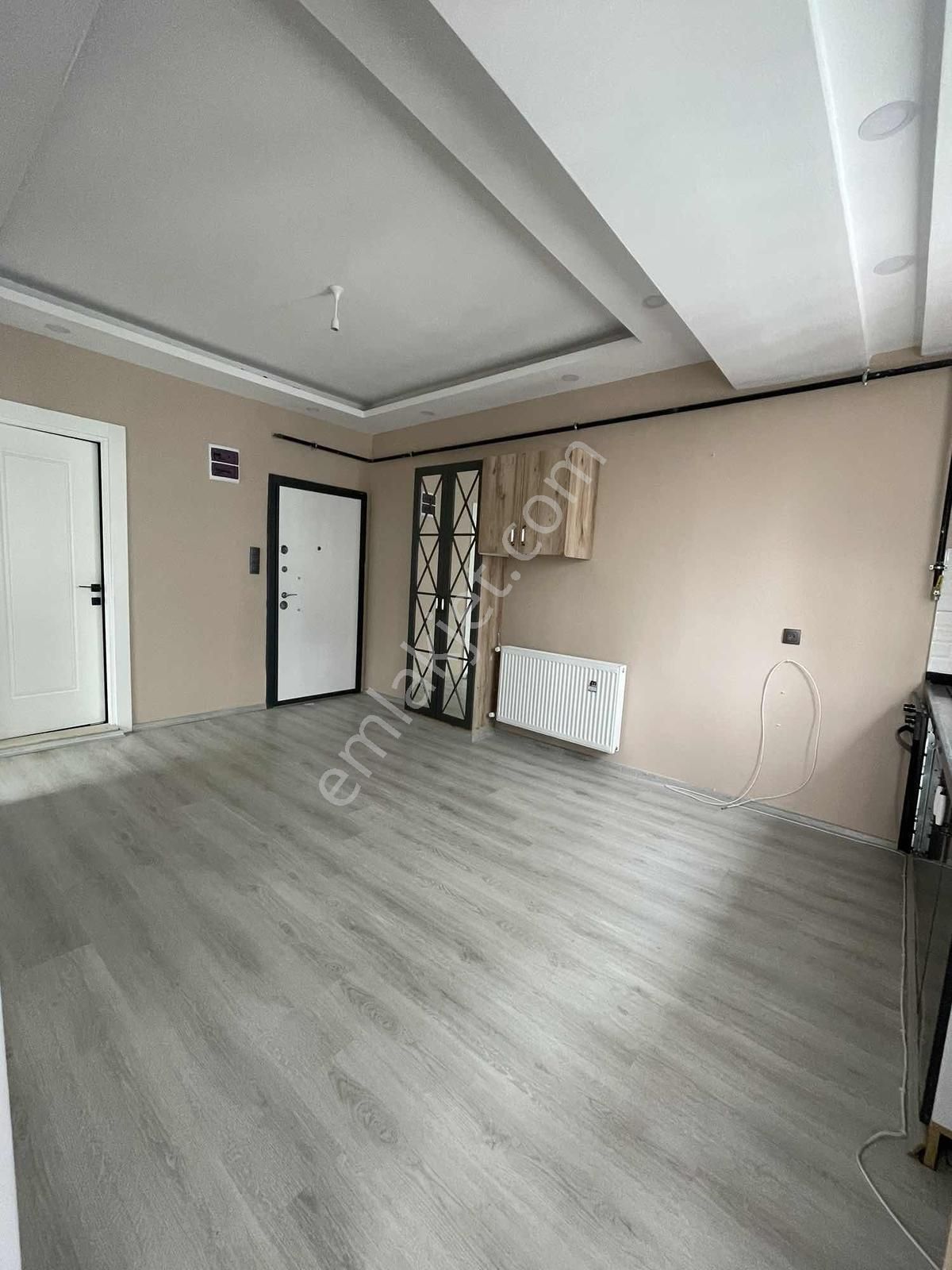 Stadyum~civarı~1+1~ankastreli~caddeye~yakın~balkonlu~site~içi~ - Görsel 3