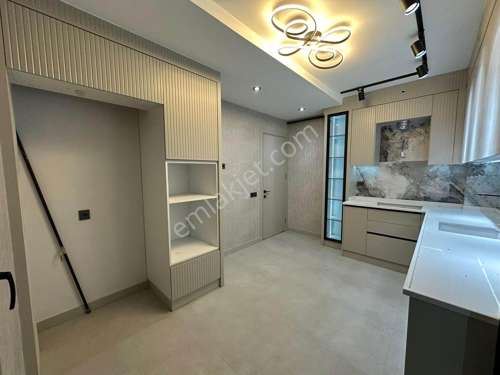 Demirler'den Şemikler'de Naz Bayr. Civarında 2+1satılık Daireler