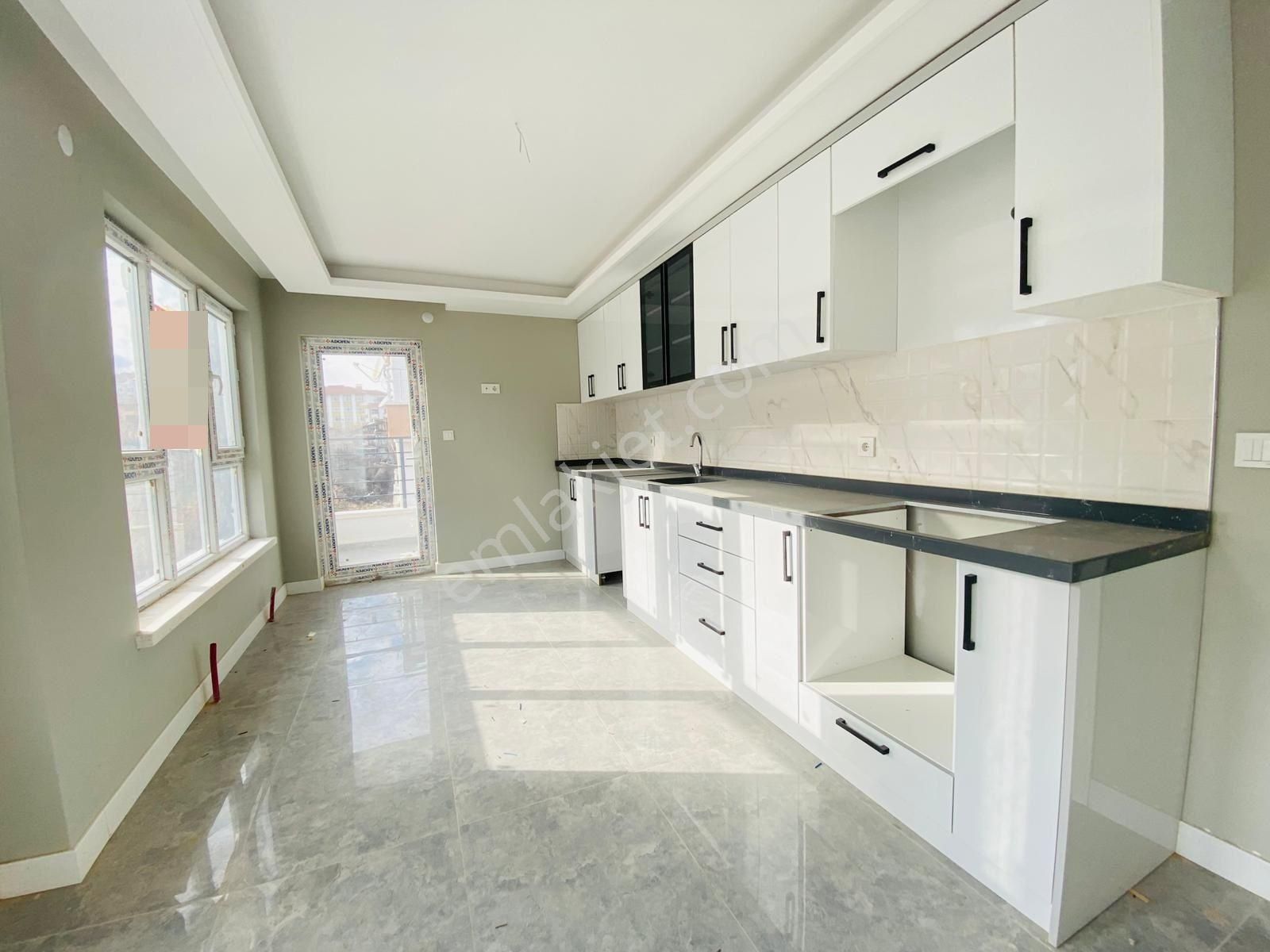 Şahintepe'de Sıfır Binada 6+1 Satılık Dubleks Daire !!! - Görsel 5