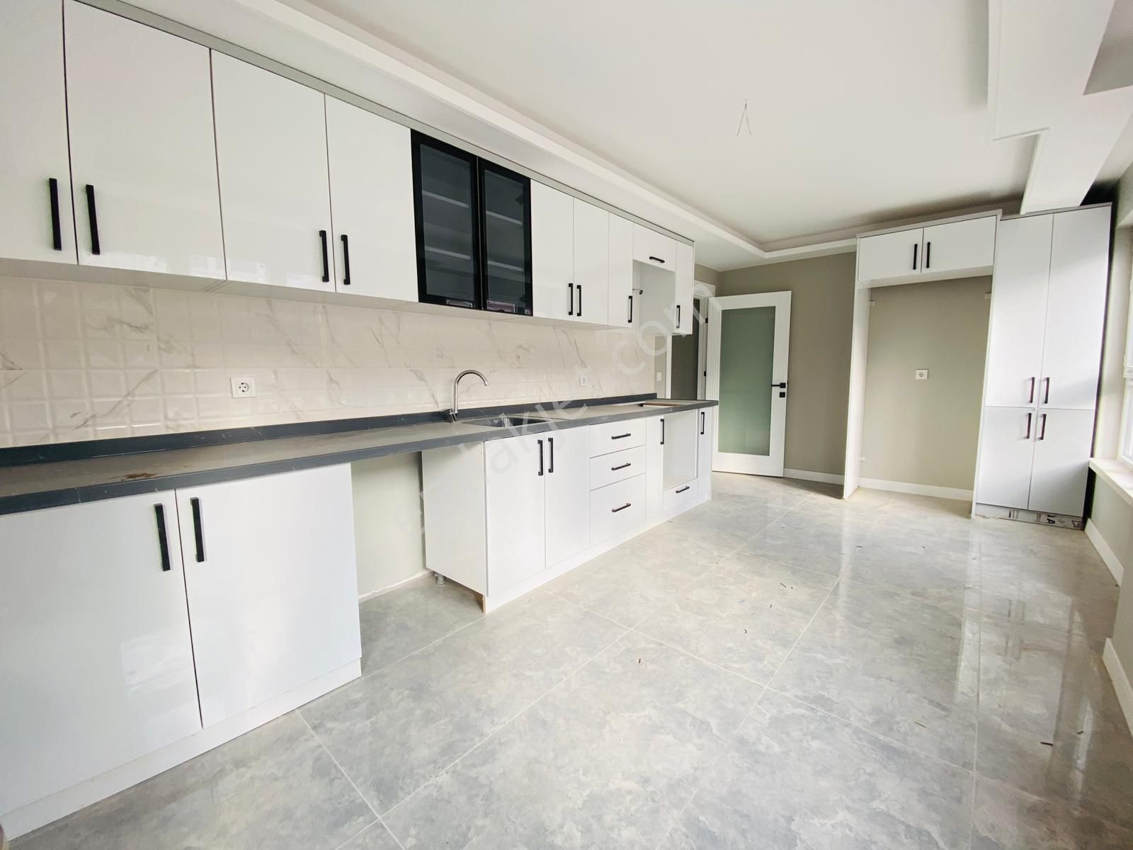 Şahintepe'de Sıfır Binada 6+1 Satılık Dubleks Daire !!! - Görsel 9