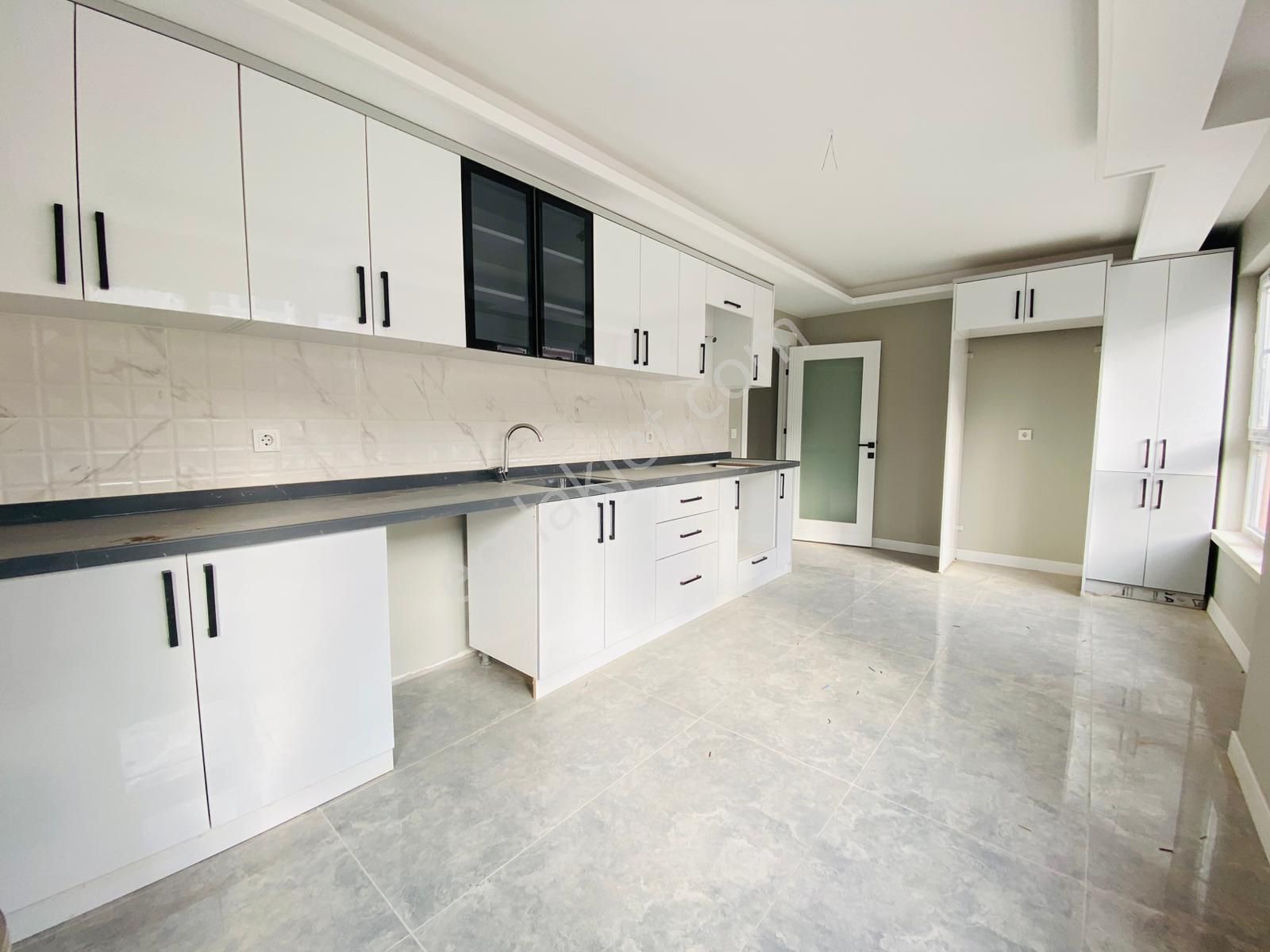 Şahintepe'de Sıfır Binada 6+1 Satılık Dubleks Daire !!! - Görsel 8