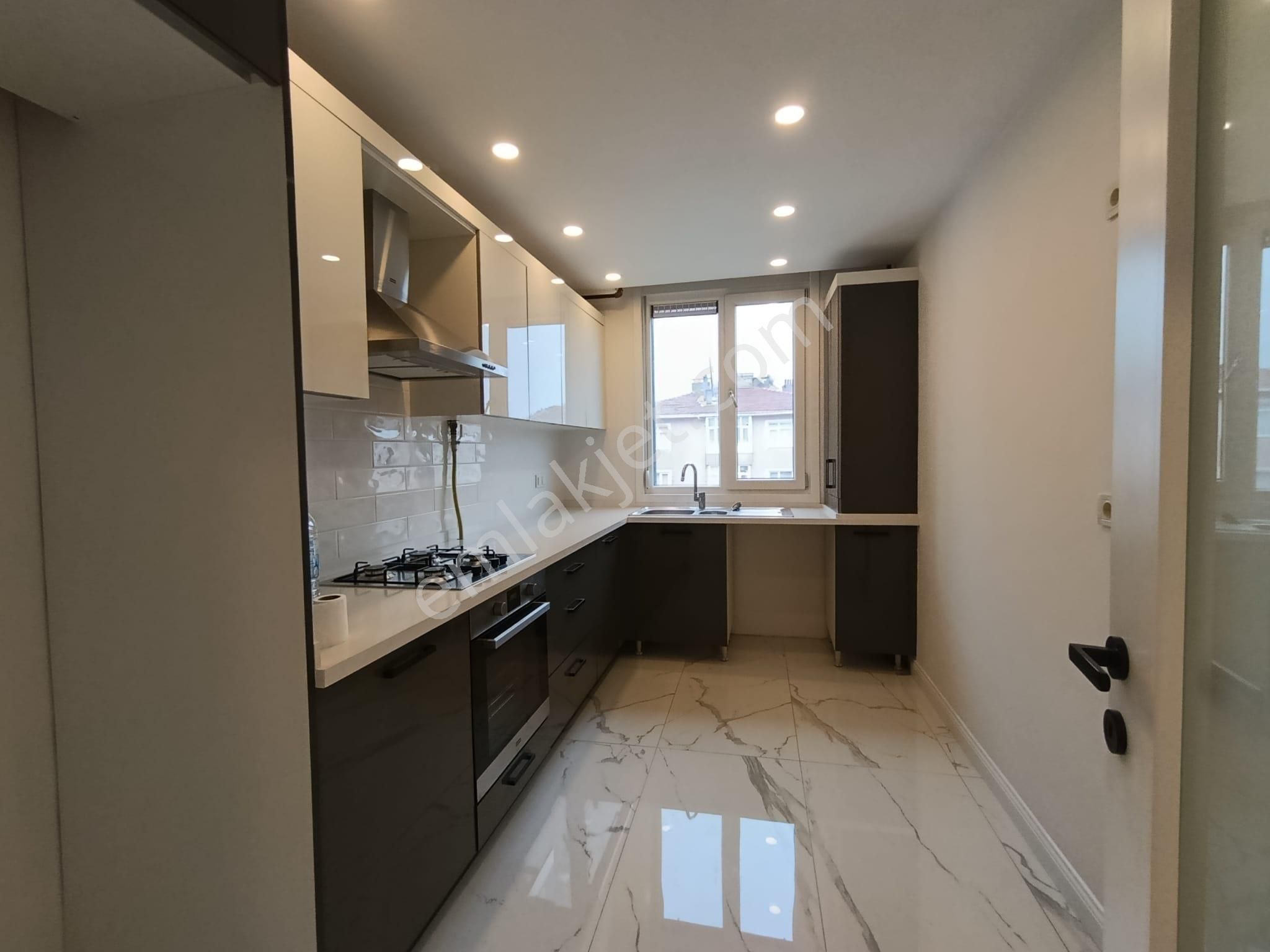 Bahçelievler Çalışlar Caddesi Üzeri 3+2 160 M² Kiralık Dubleks