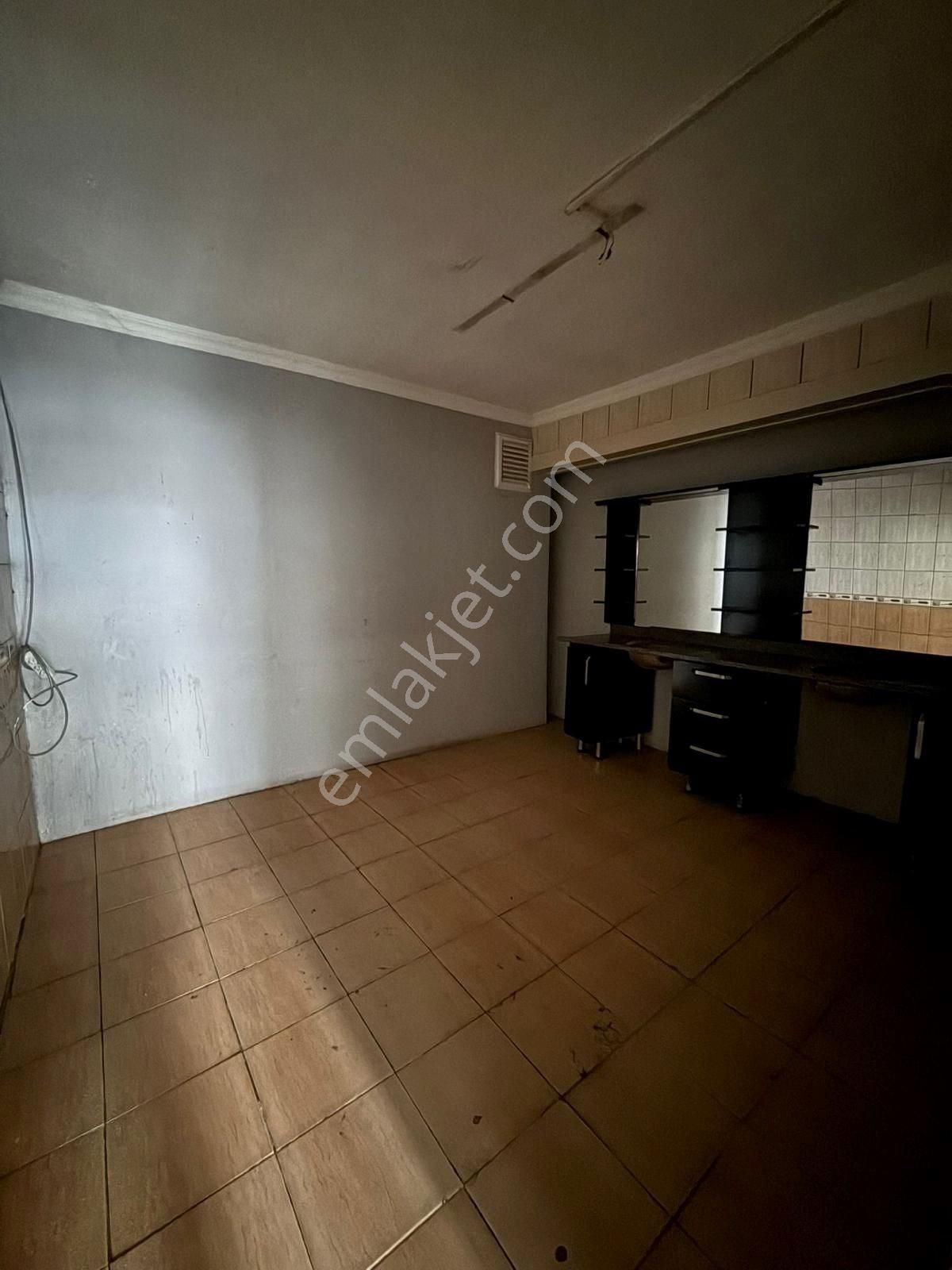 Urla Sanat Sokağına Yakın Yanyana 2 Dükkan Kurumsala Kiralık - Görsel 4