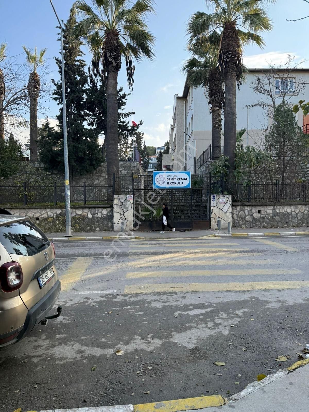 Urla Sanat Sokağına Yakın Yanyana 2 Dükkan Kurumsala Kiralık - Görsel 9