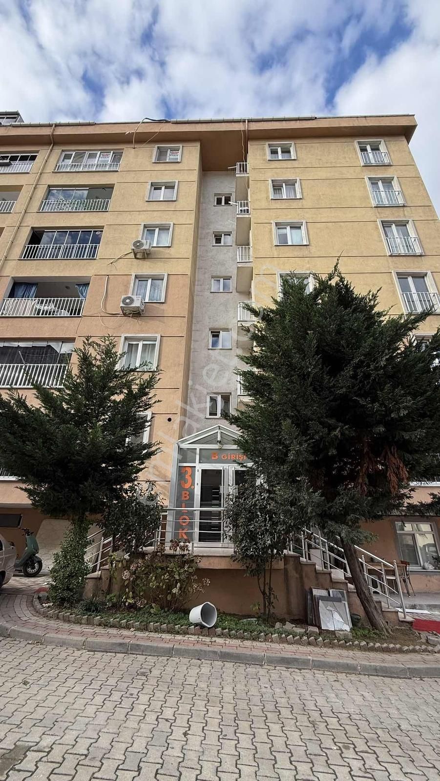 Beylikdüzü Yakuplu Metrobüs 100m Mesafede Kiralık 2+1 Dubleks