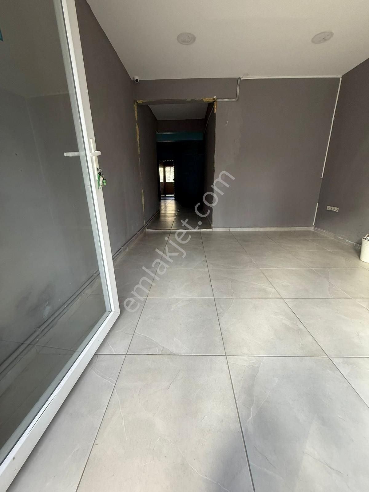 Urla Sanat Sokağına Yakın Yanyana 2 Dükkan Kurumsala Kiralık - Görsel 2