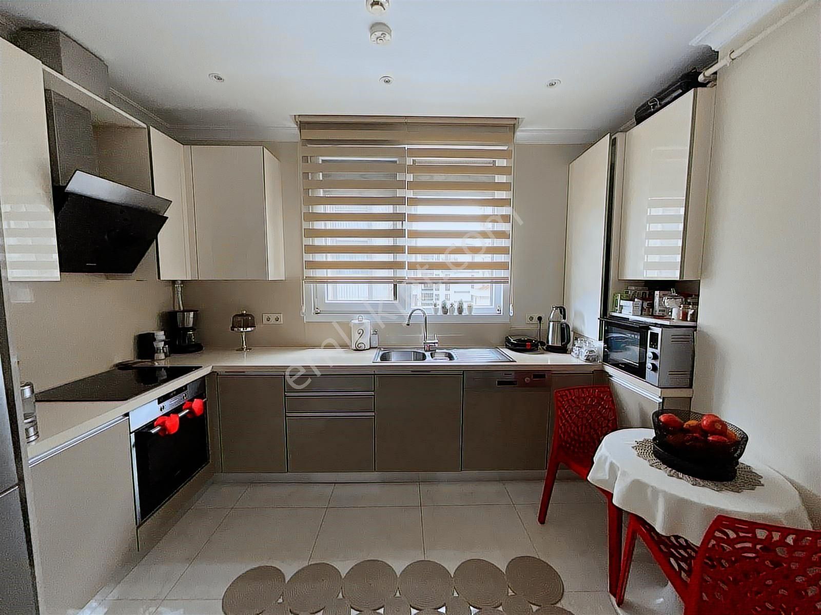 Suadiye'de 3+1 Net 110 M2 Balkonlu Ebv Banyolu İskanlı - Görsel 9