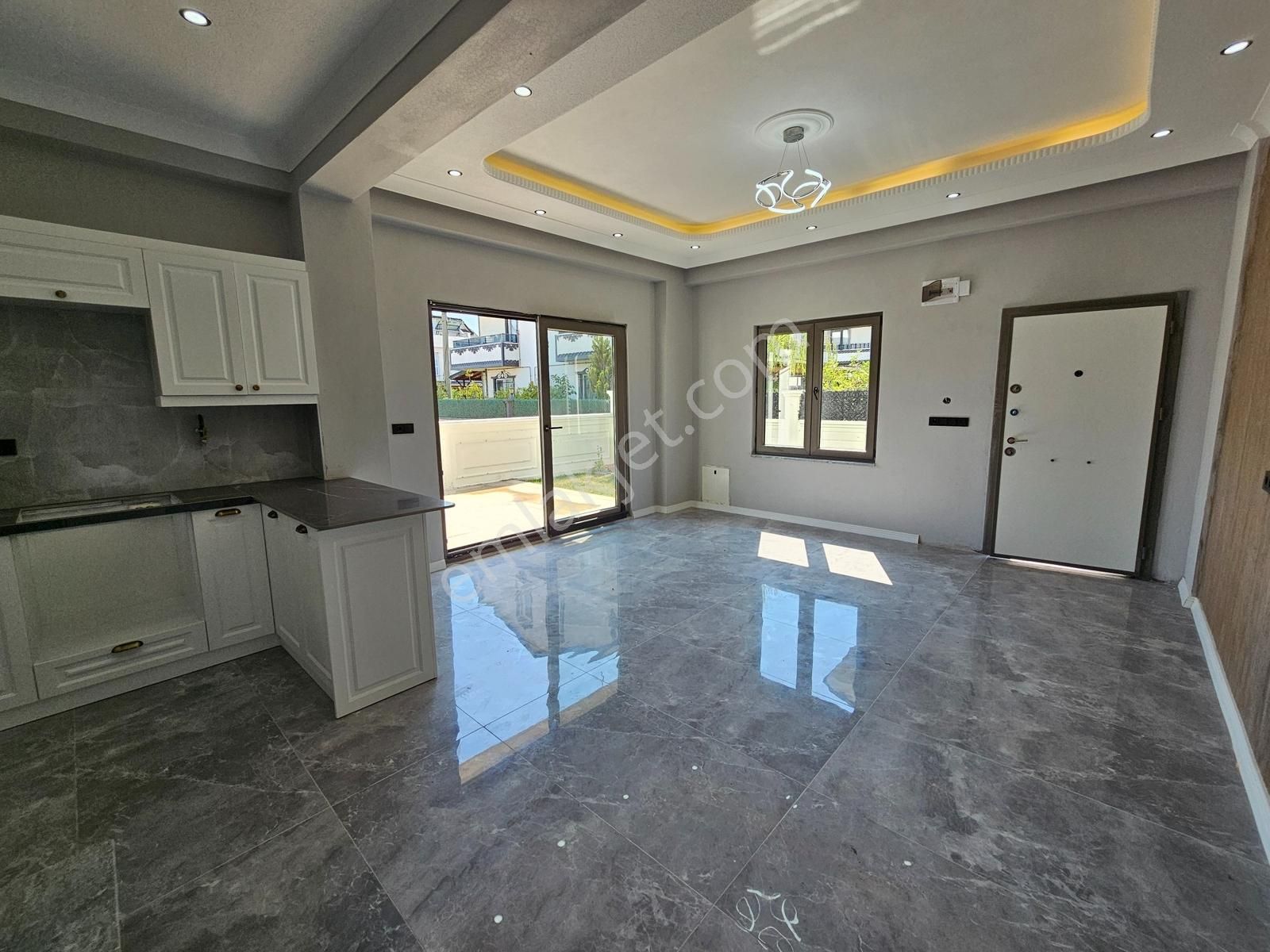 Deniz'den 4+1 Müstakil Havuzlu, Denize 50mt. Mesafede Lüks Villa - Görsel 4