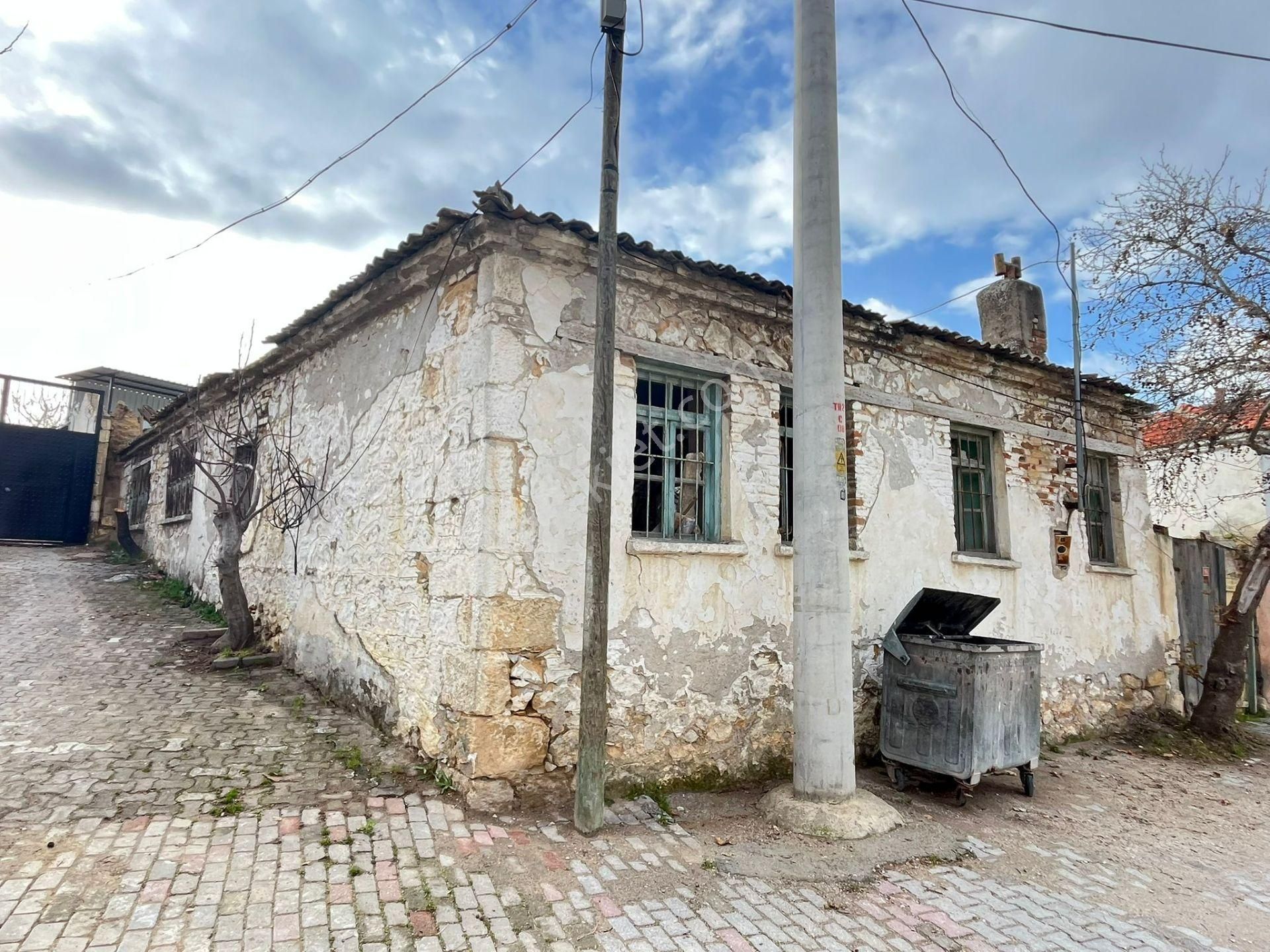 Bergama Zeytindağ Satılık Müstakil Taş Ev Ve Arsası