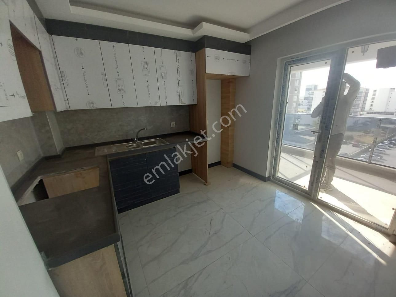 Yeşilova Da 5.kat Kapalı Mutfak Katta 2+1